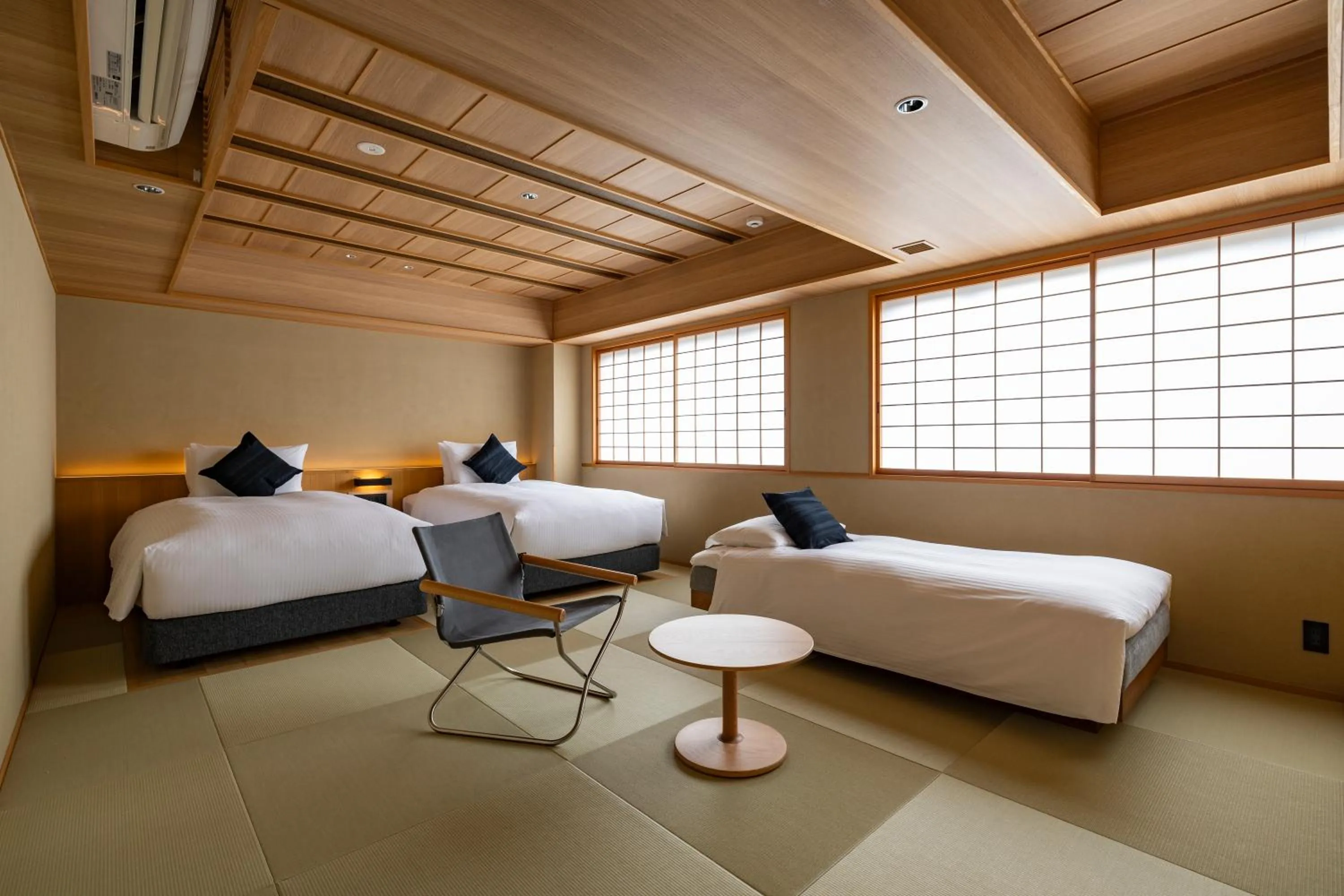 Photo of the whole room, Bed in yugen kyoto shijo