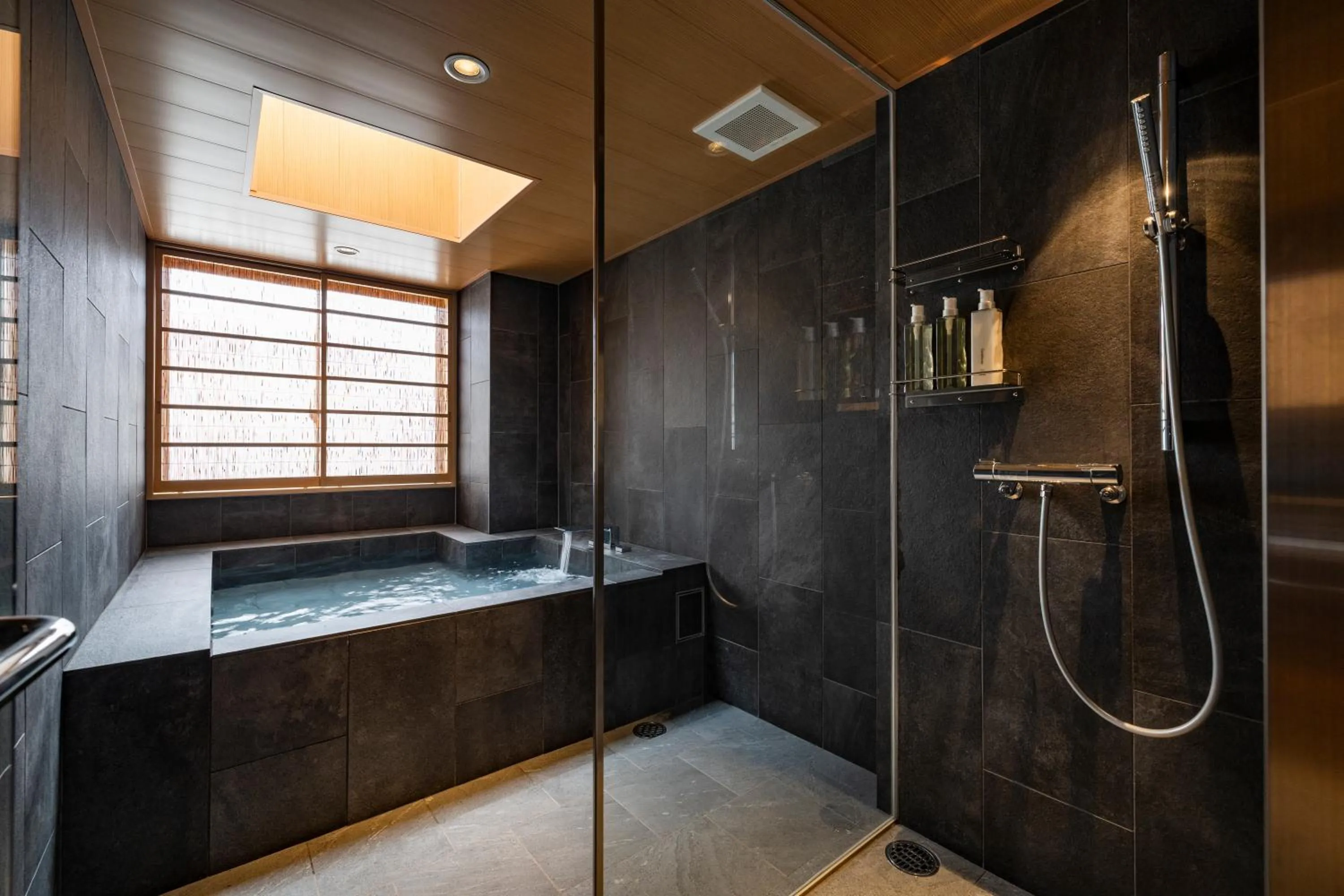 Shower in yugen kyoto shijo