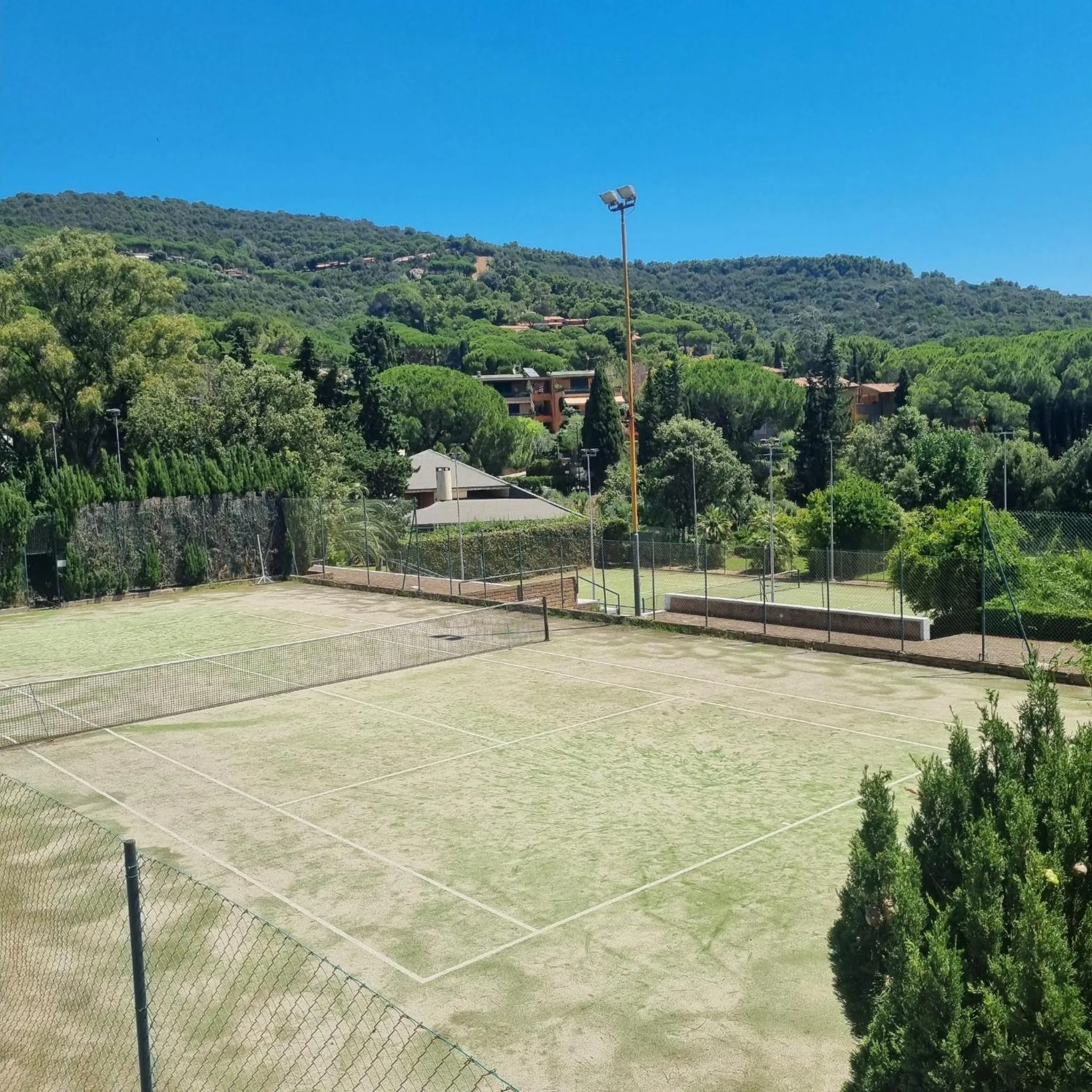 Tennis court in Residence Solemaremma