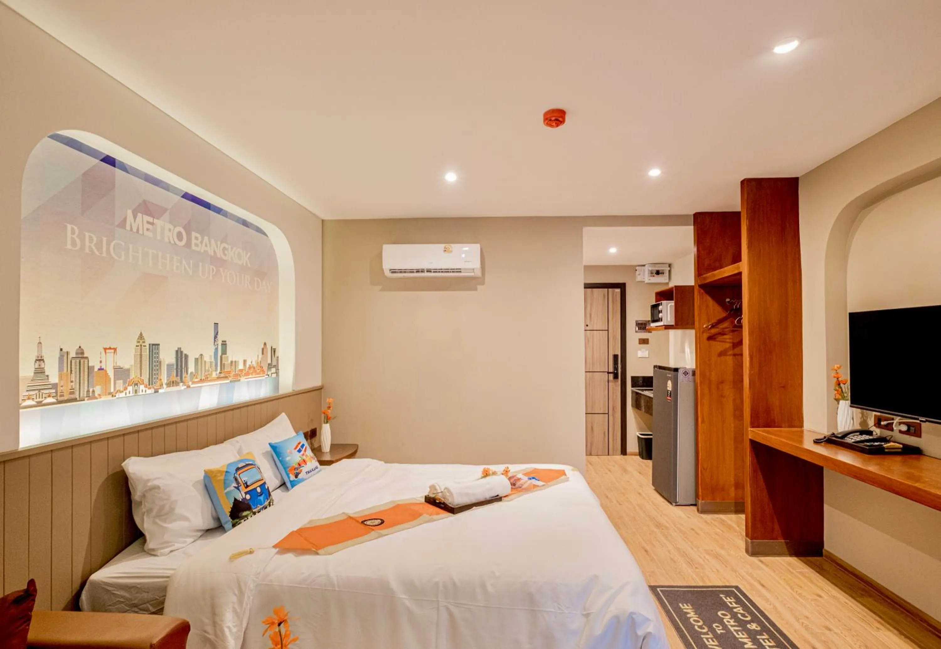 microwave, Bed in Metro Hotel Phahonyothin 35