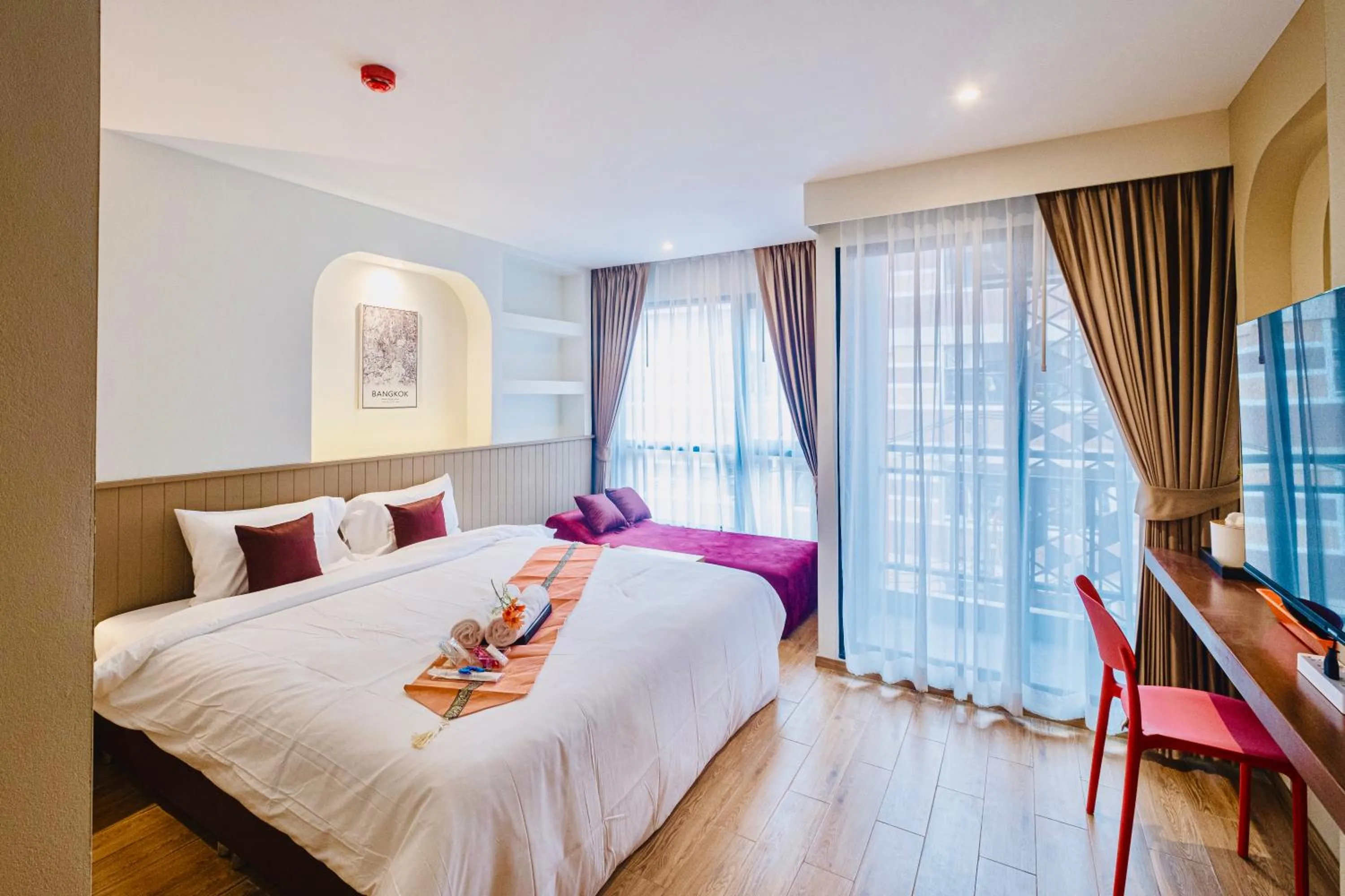 Seating area, Bed in Metro Hotel Phahonyothin 35