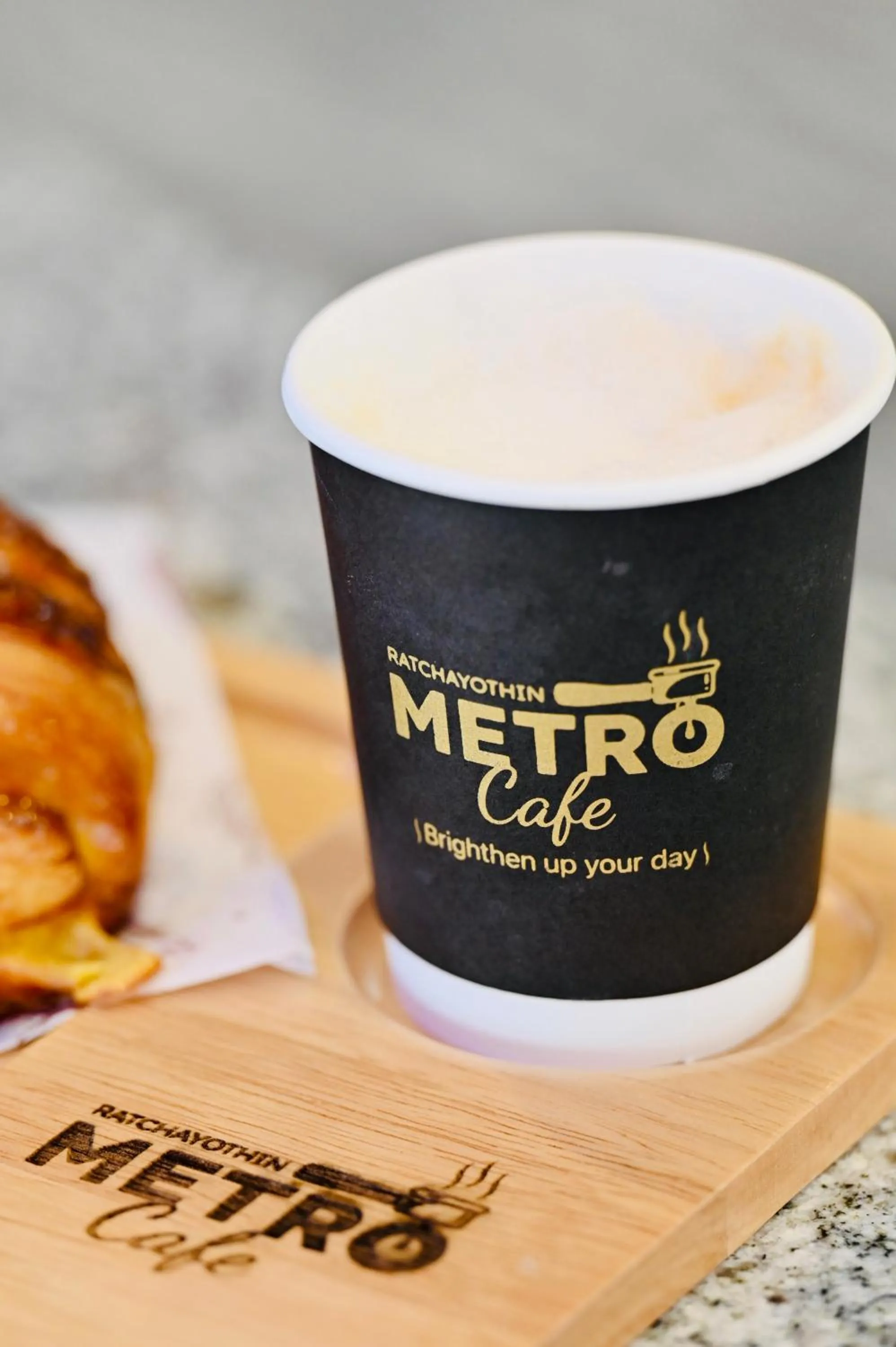 Coffee/tea facilities in Metro Hotel Phahonyothin 35