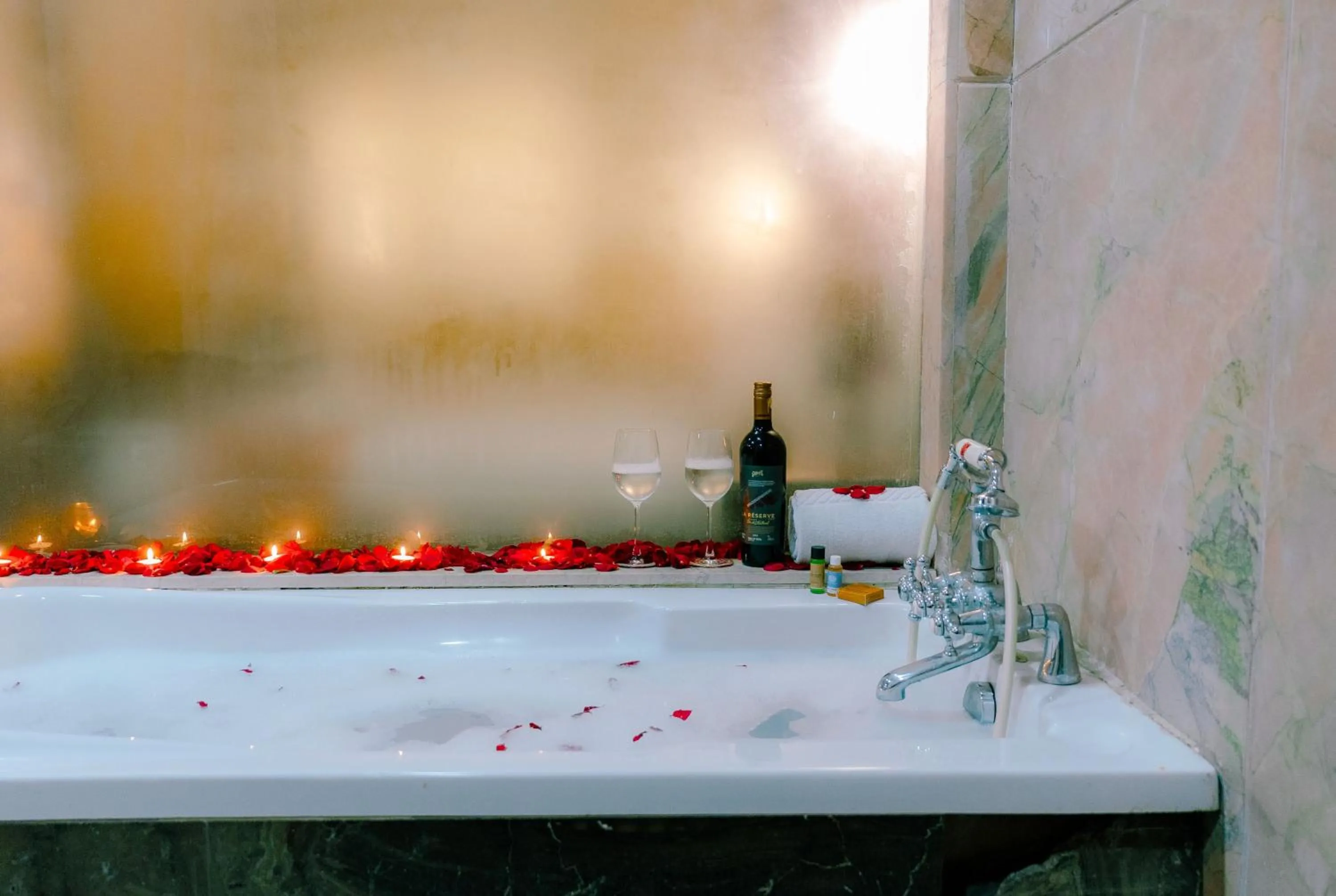 Bathroom in The Sky Imperial, Udaipur