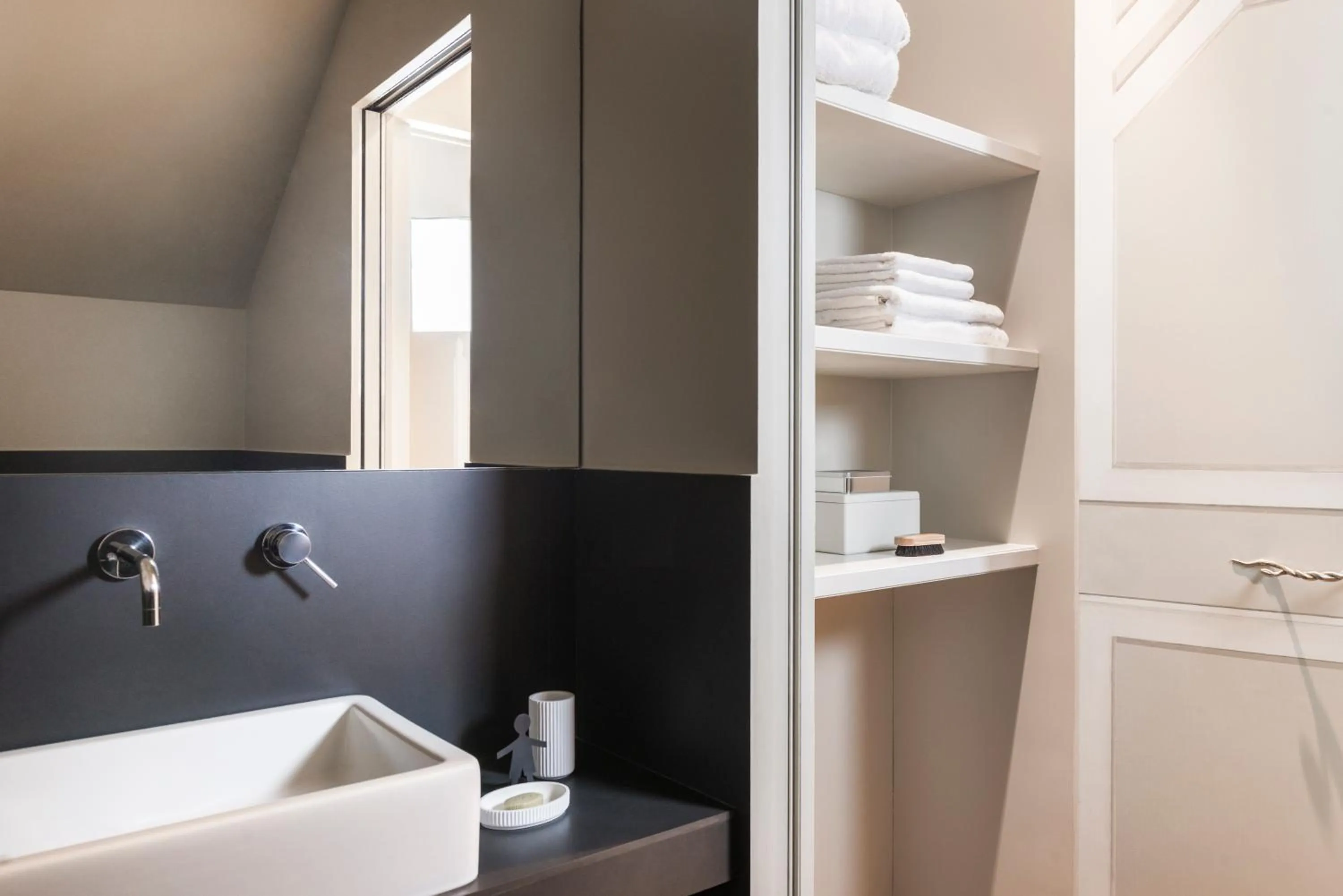 Bathroom in Crossing Condotti