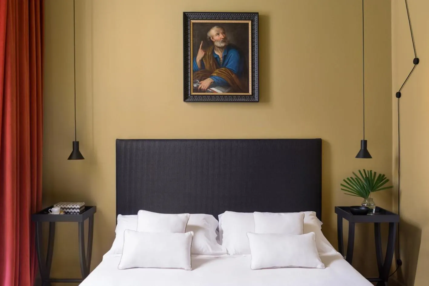 Bedroom, Bed in Crossing Condotti