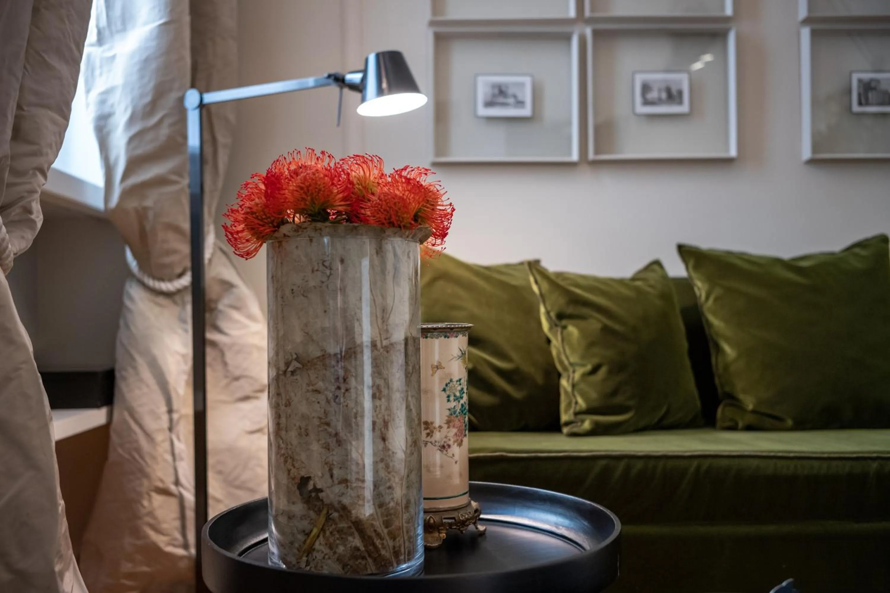 Decorative detail in Crossing Condotti