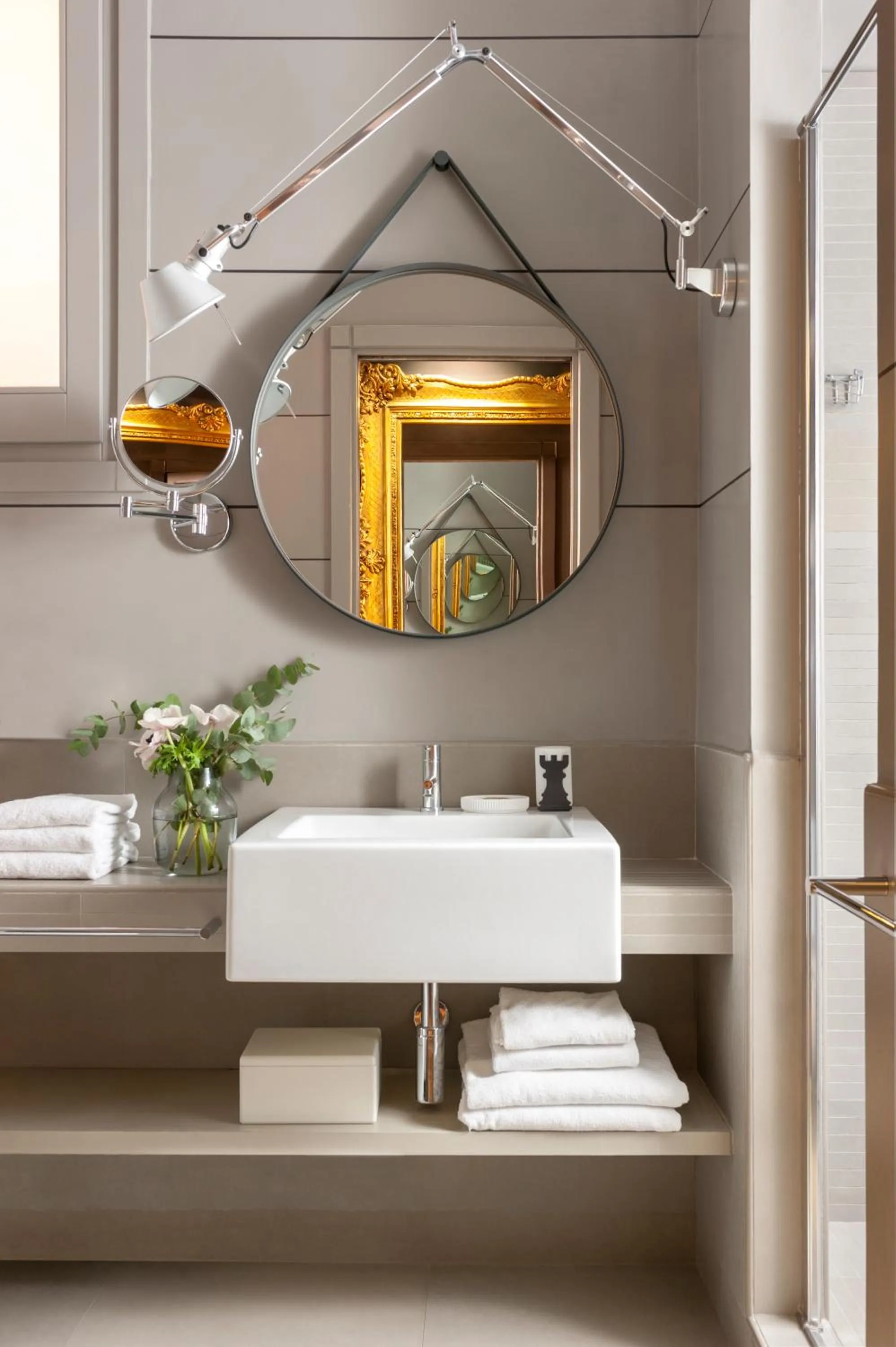 Bathroom in Crossing Condotti