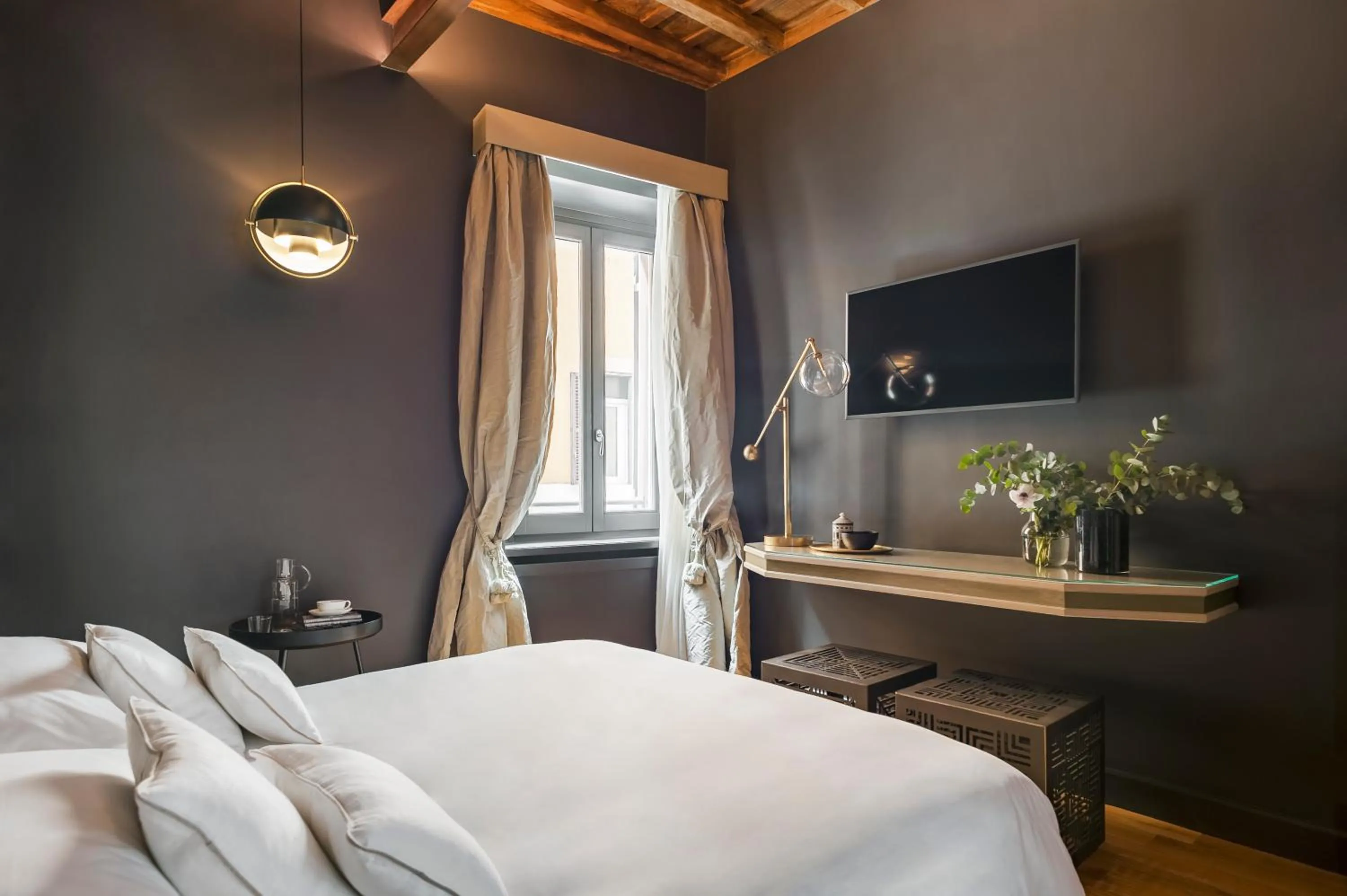 Photo of the whole room, Bed in Crossing Condotti