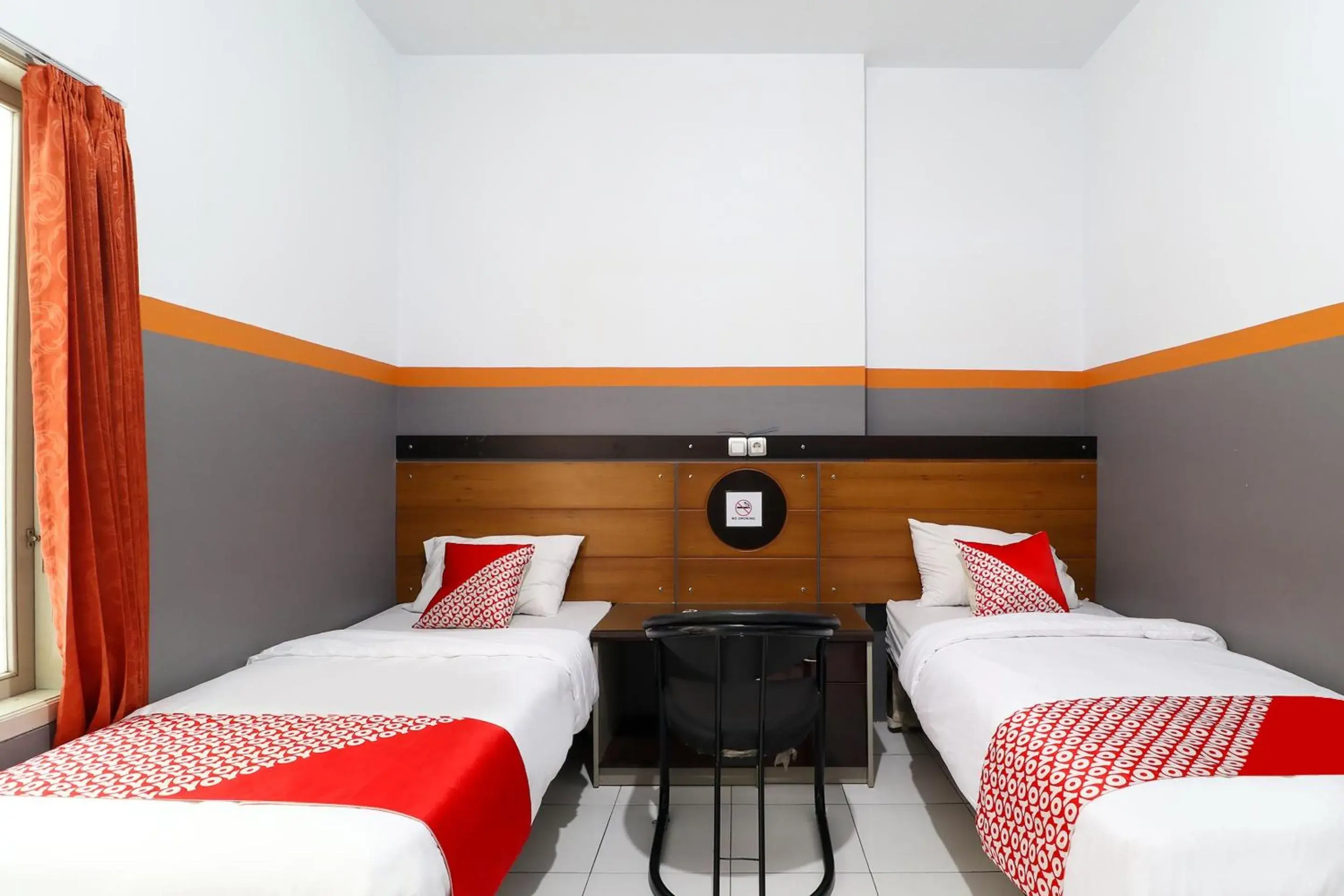 Standard Twin Room in Hotel O Garut near Alun-Alun Tarogong formerly Wisma Etiga Standard Twin Room in Hotel O Garut near Alun-Alun Tarogong formerly Wisma Etiga