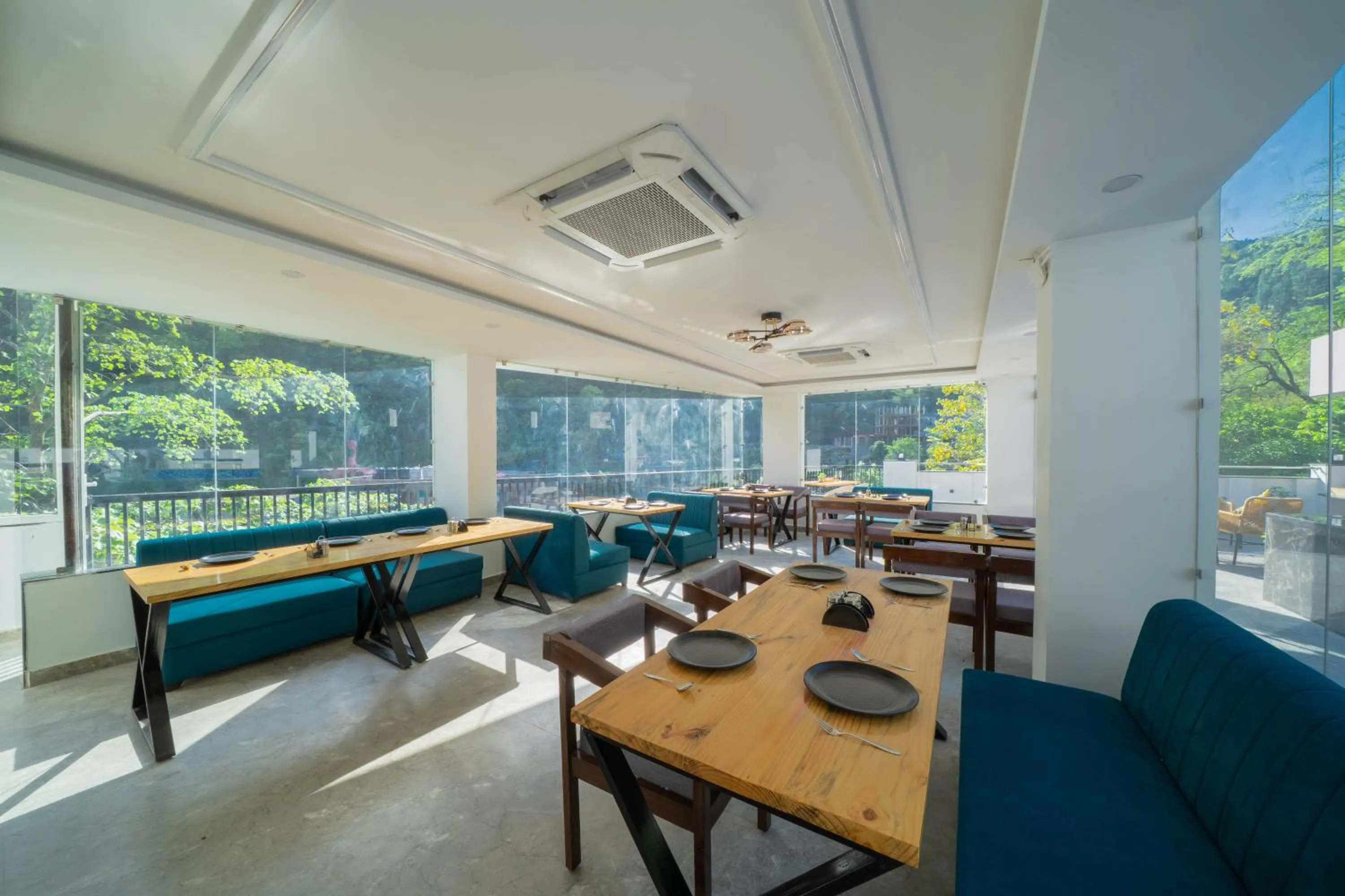 Restaurant/places to eat in Premium Mystic Falls near Secret Waterfall