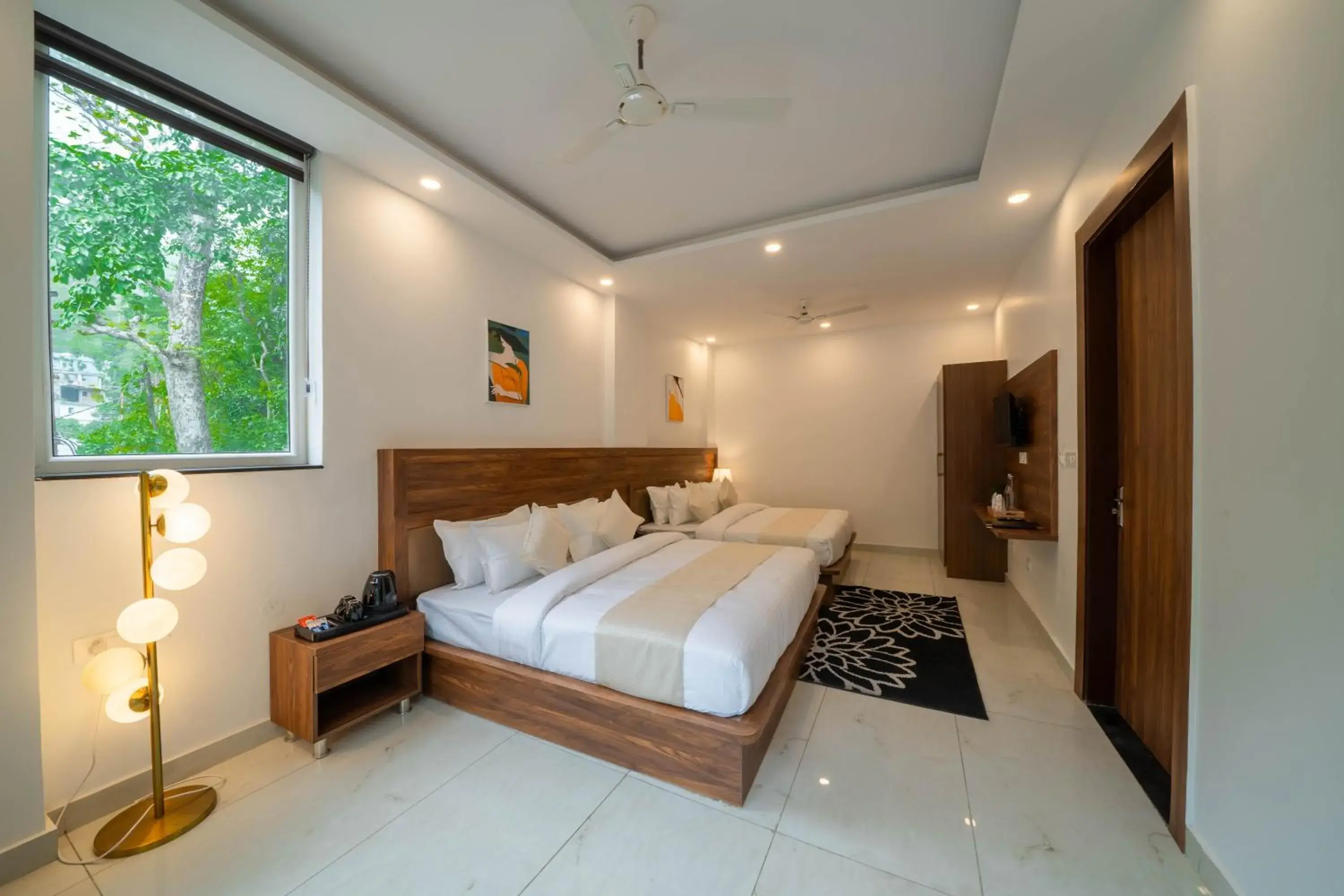 Family Room with Balcony in Premium Mystic Falls near Secret Waterfall Family Room with Balcony in Premium Mystic Falls near Secret Waterfall