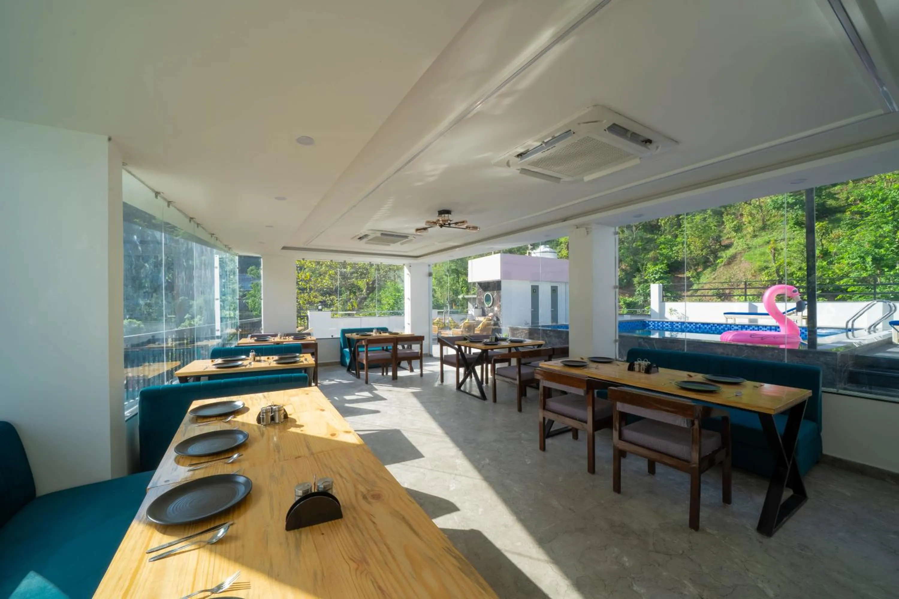 Restaurant/places to eat in Premium Mystic Falls near Secret Waterfall