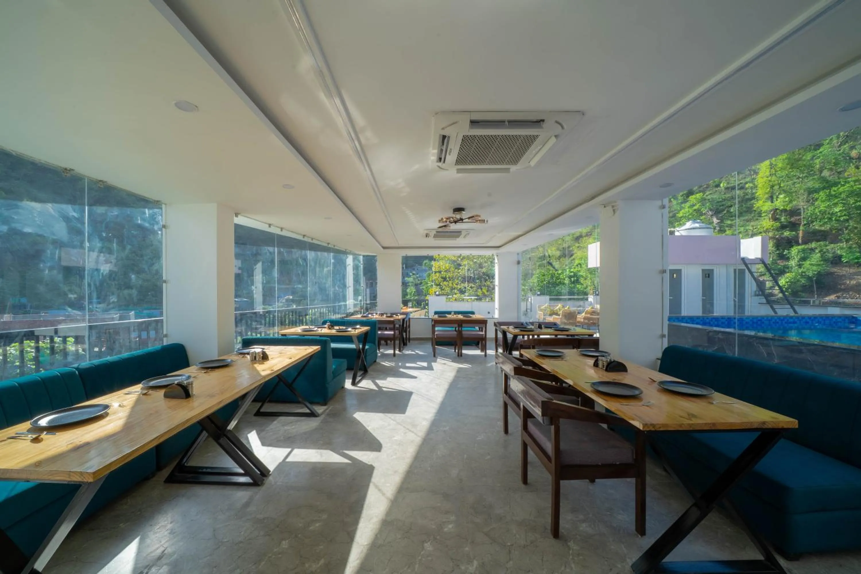 Restaurant/places to eat in Premium Mystic Falls near Secret Waterfall