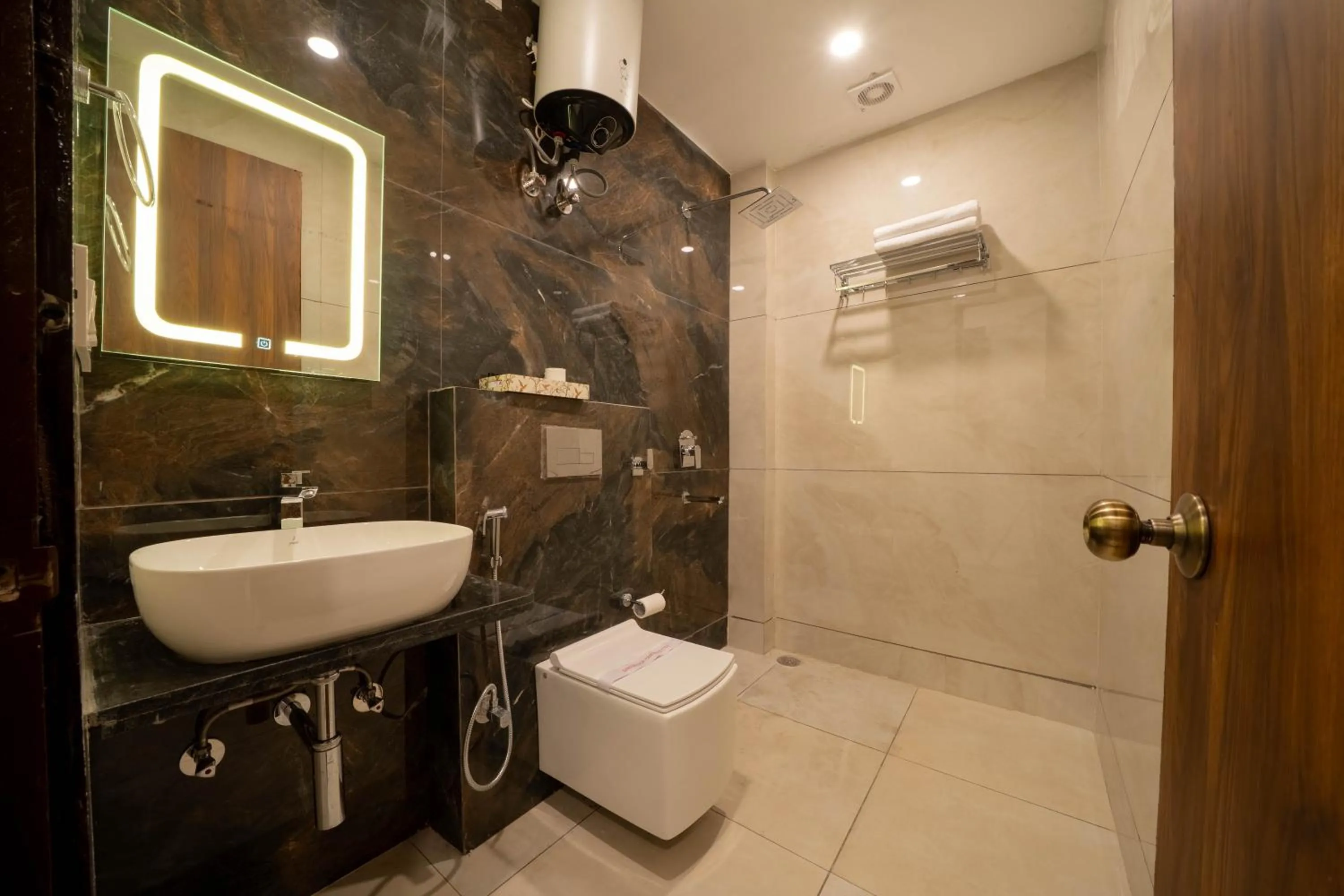 Bathroom in Premium Mystic Falls near Secret Waterfall