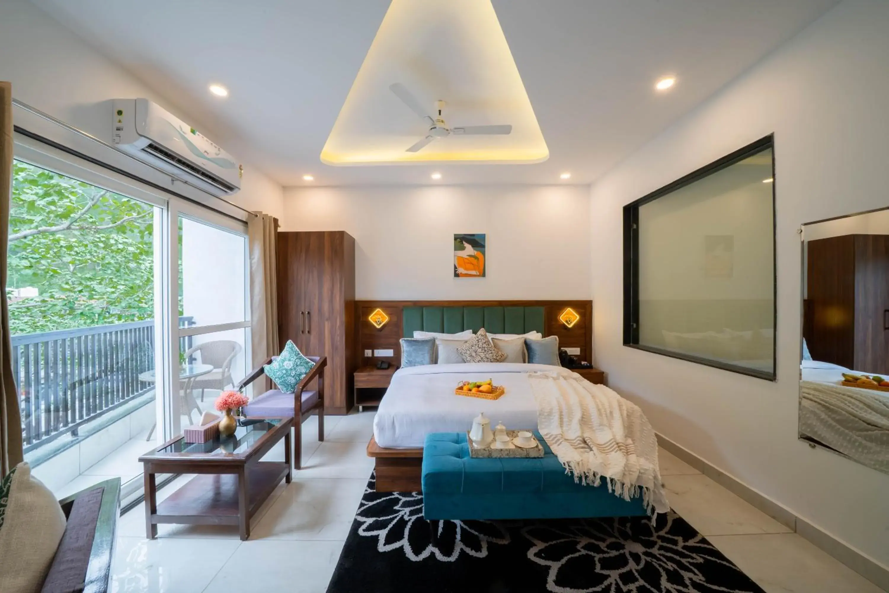 King Room with Mountain View in Premium Mystic Falls near Secret Waterfall King Room with Mountain View in Premium Mystic Falls near Secret Waterfall