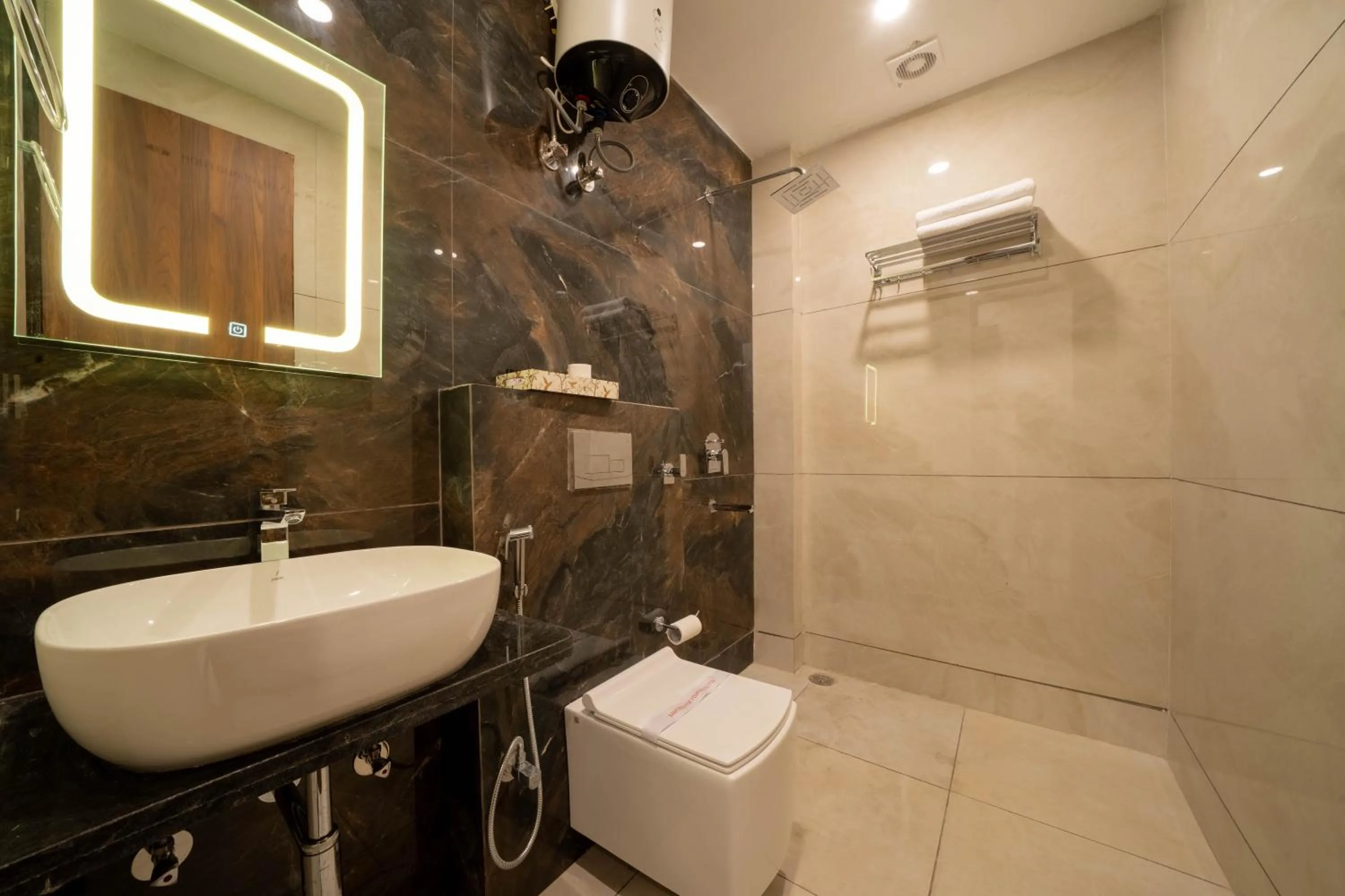 Bathroom in Premium Mystic Falls near Secret Waterfall