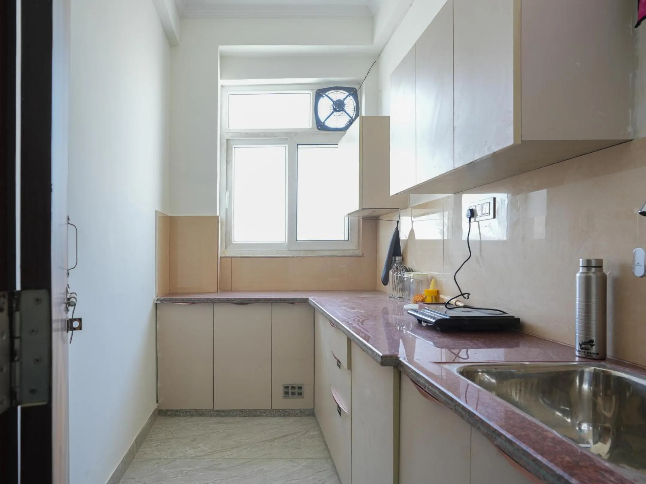 Kitchen or kitchenette in Thamosa Stays