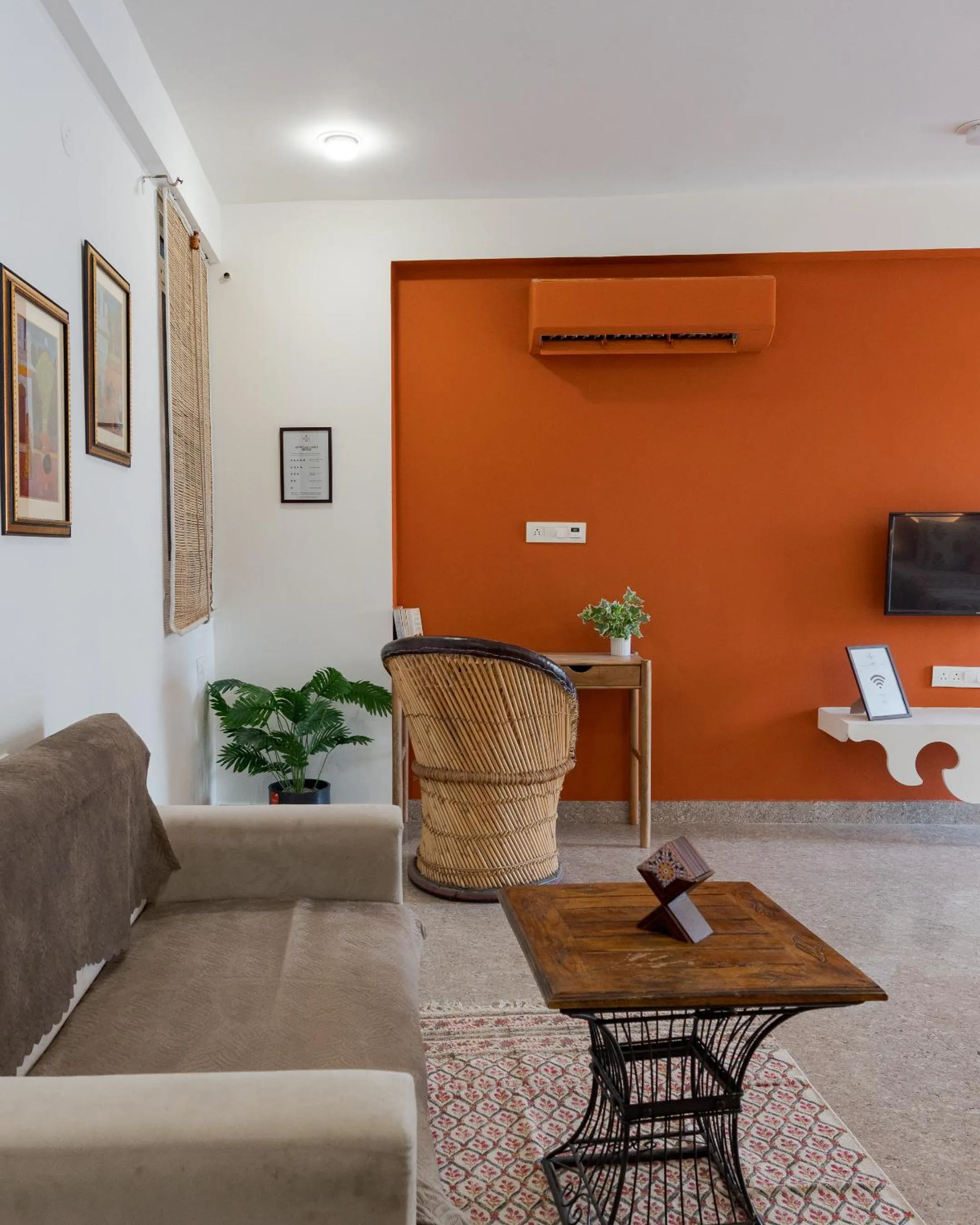 Seating area in Thamosa Stays