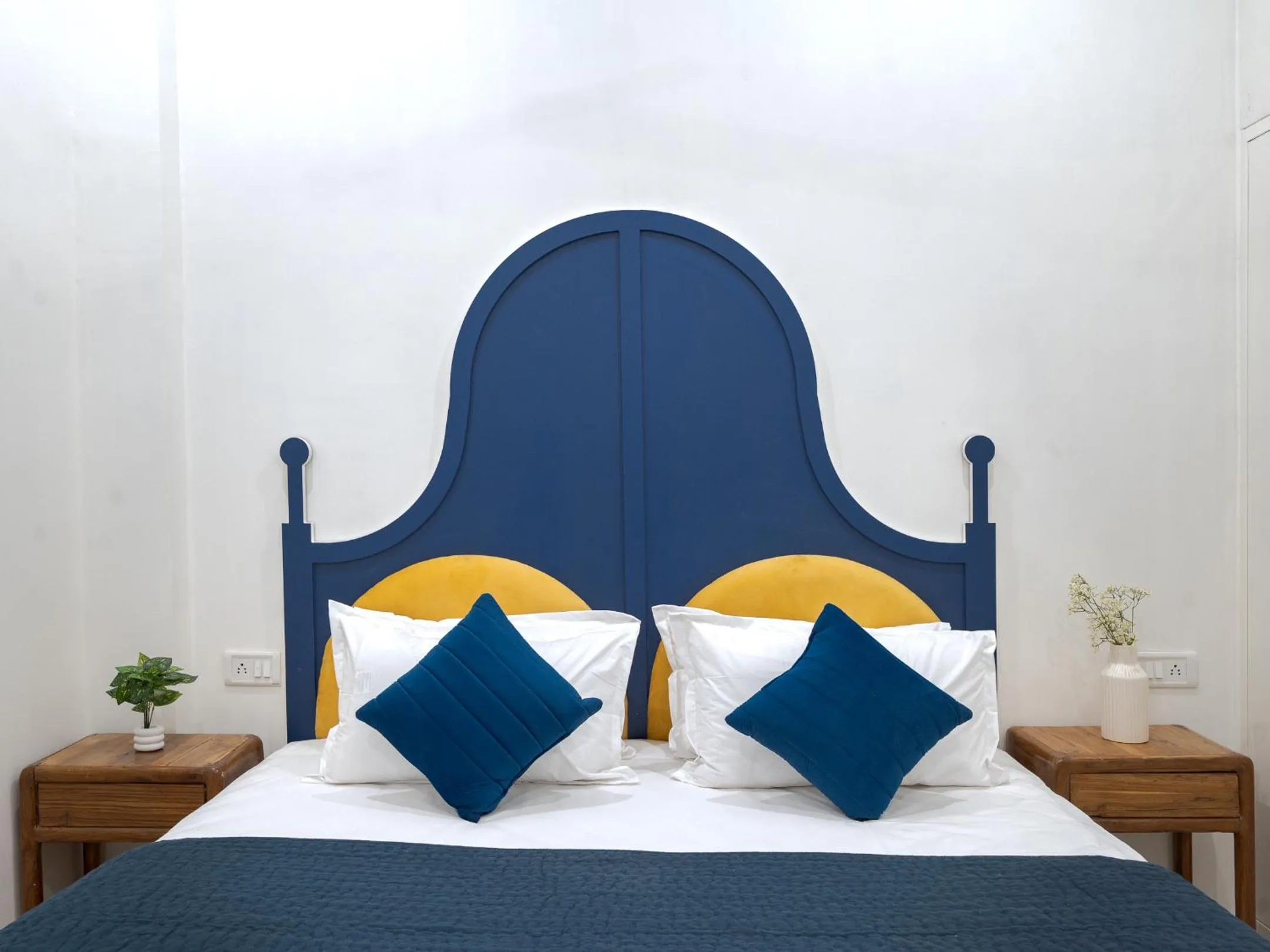 Bed in Thamosa Stays