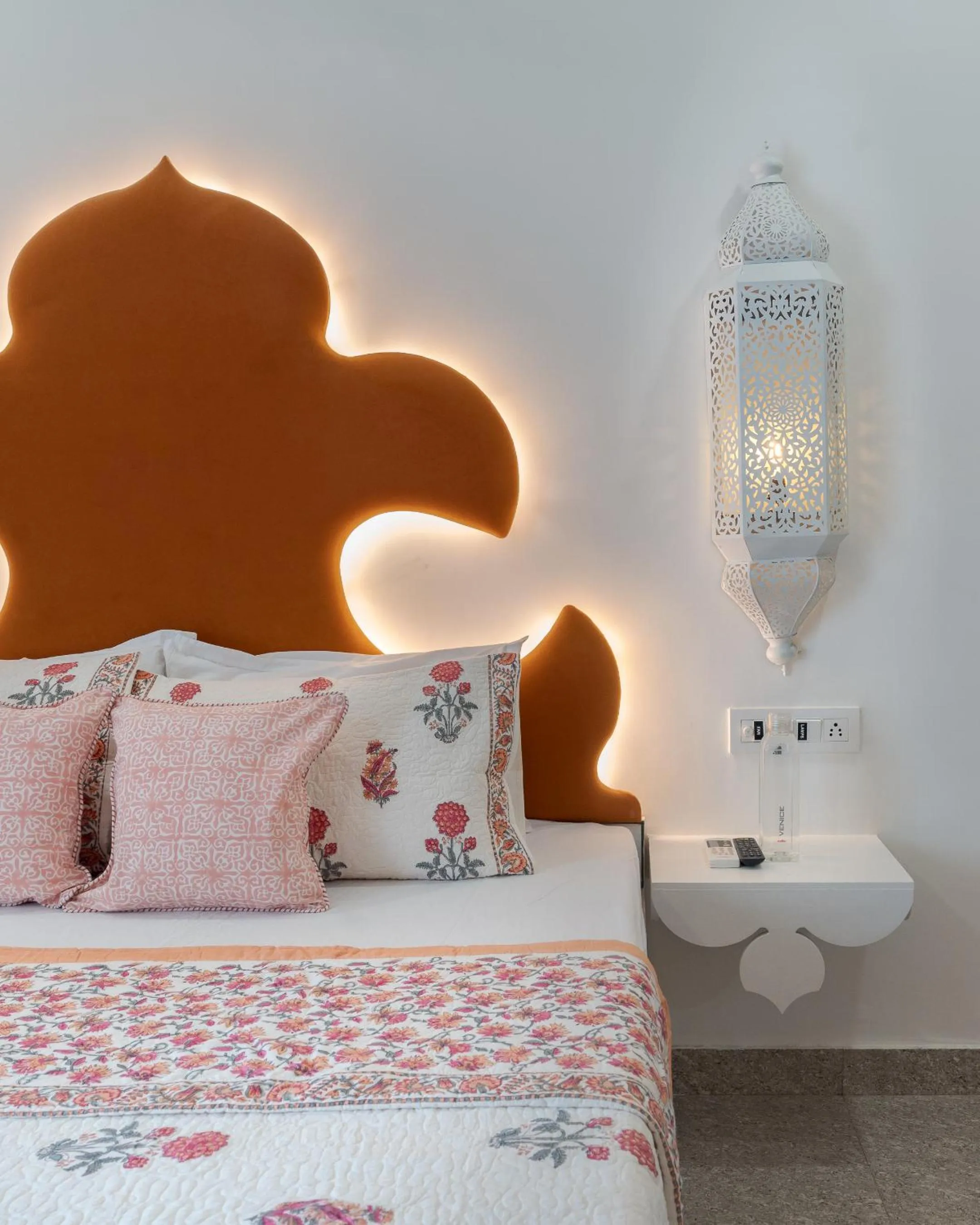 Bed in Thamosa Stays