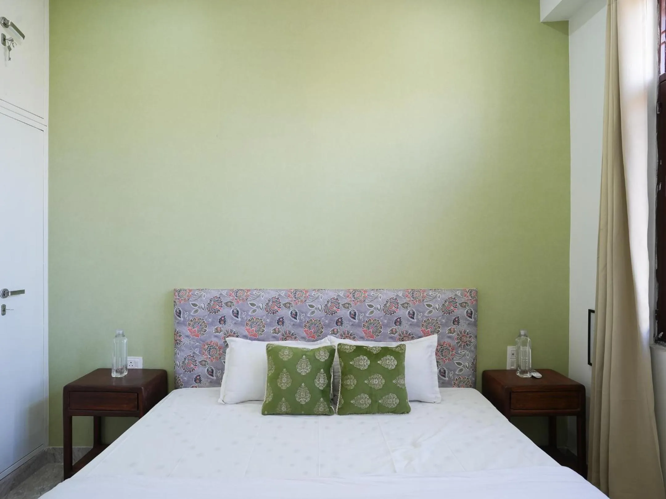 Bedroom, Bed in Thamosa Stays