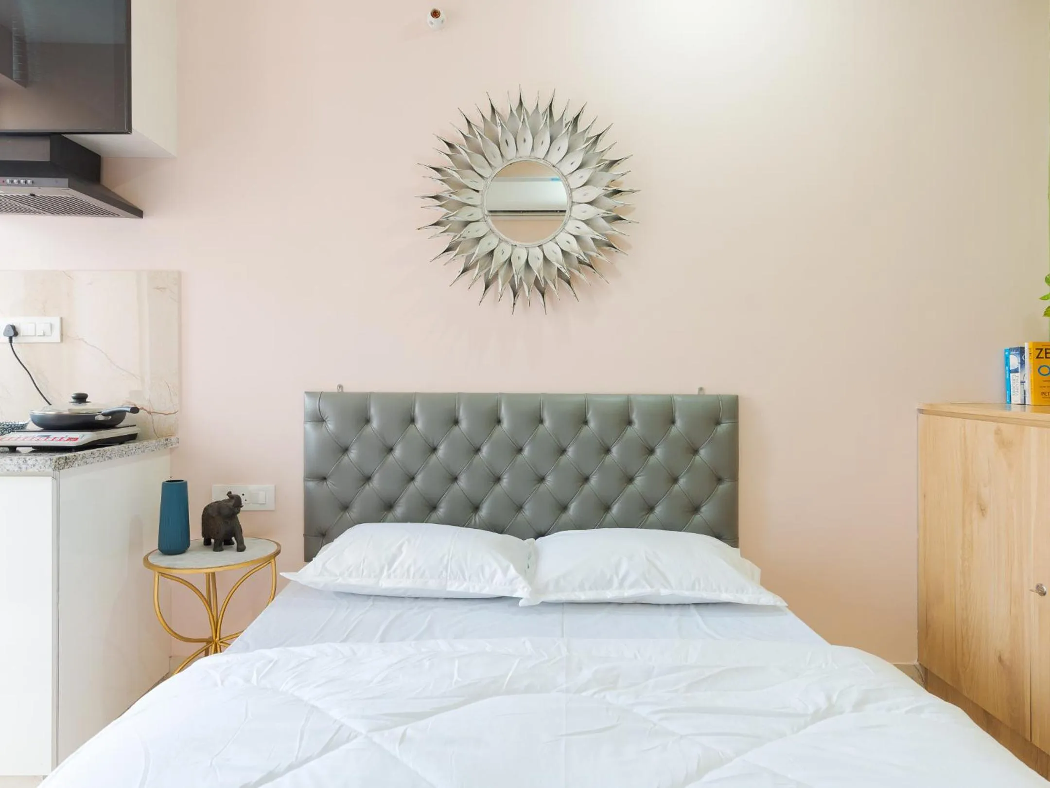 Bed in Thamosa Stays