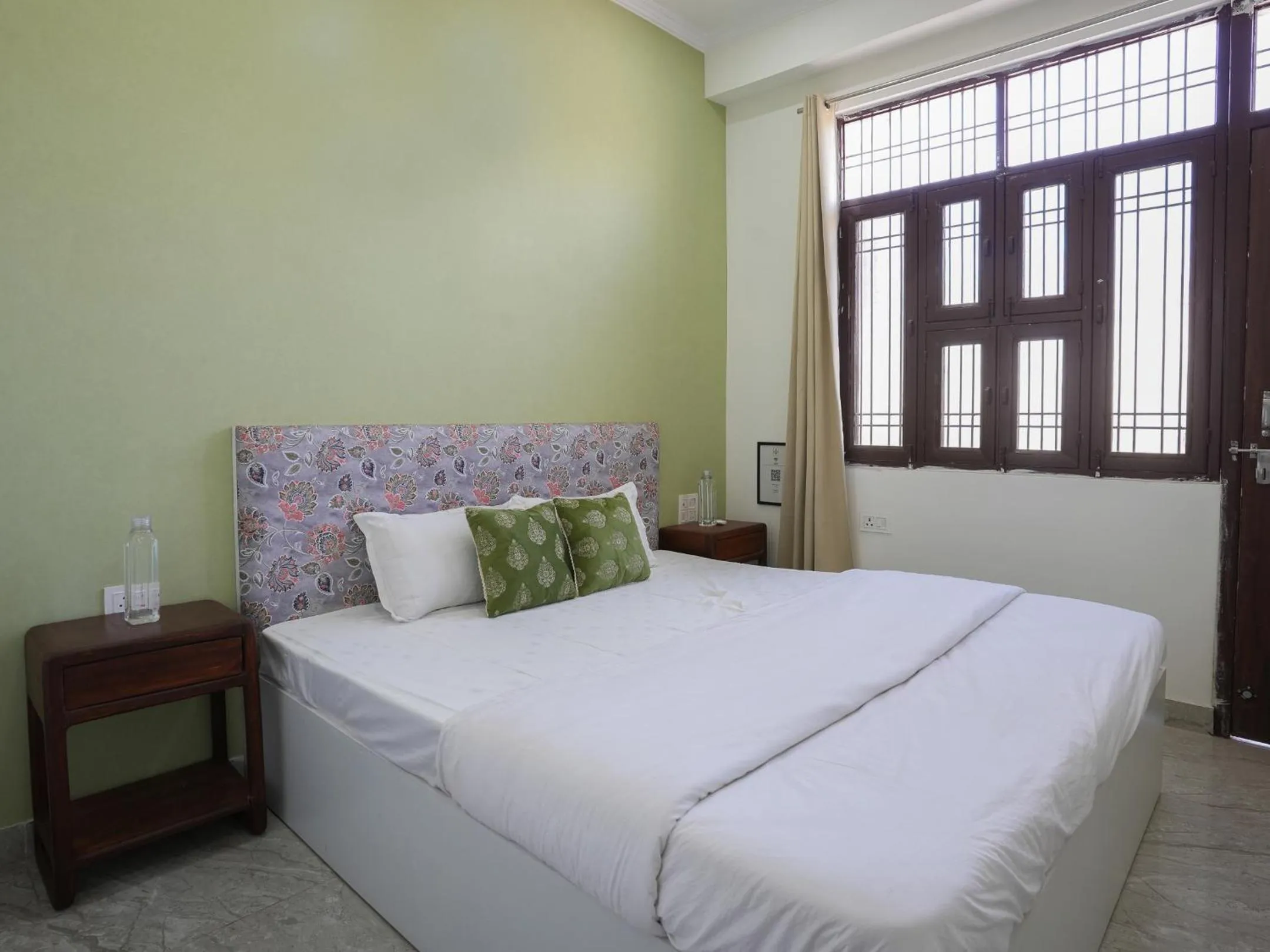 Bed in Thamosa Stays