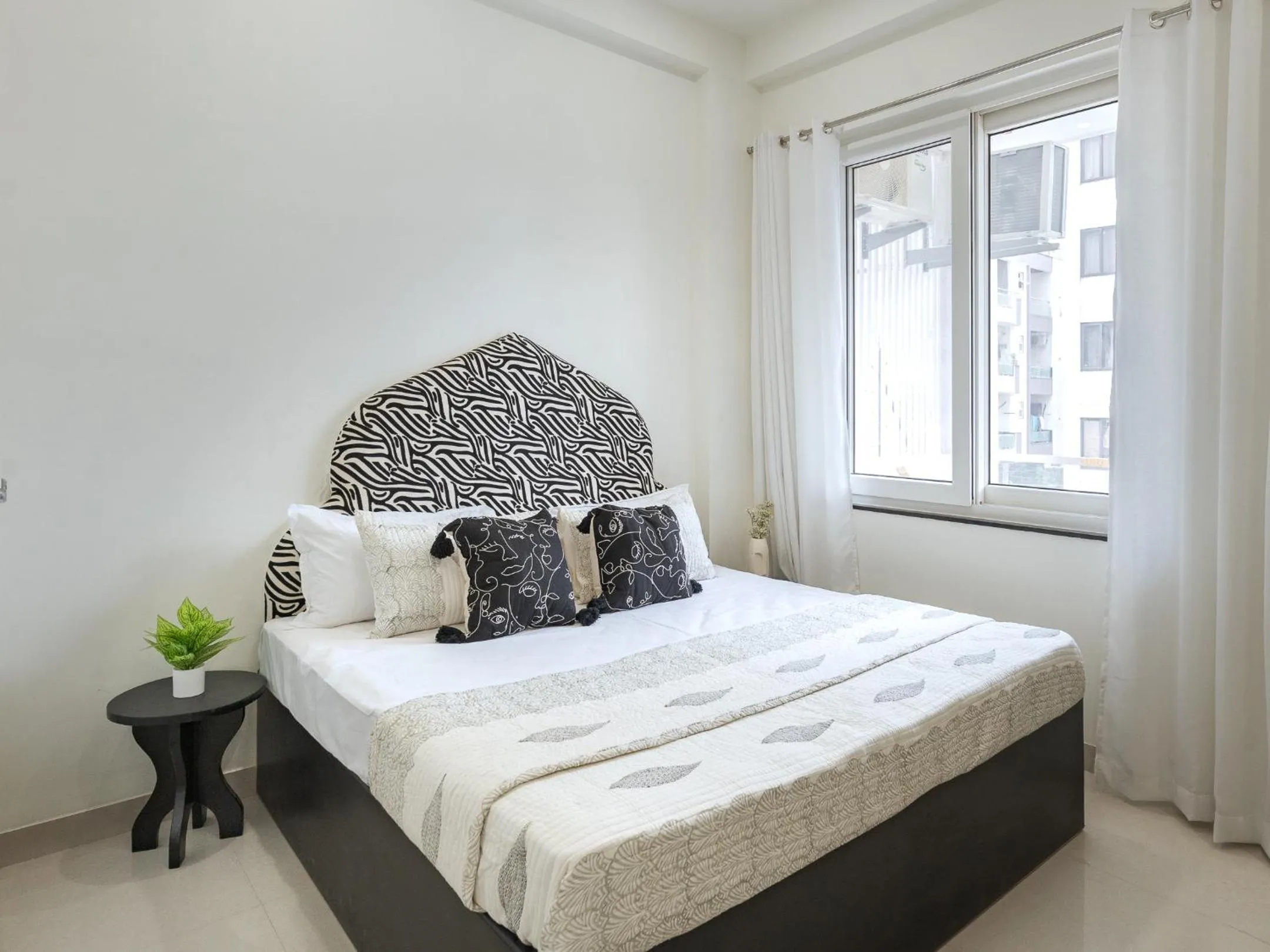 Bedroom, Bed in Thamosa Stays