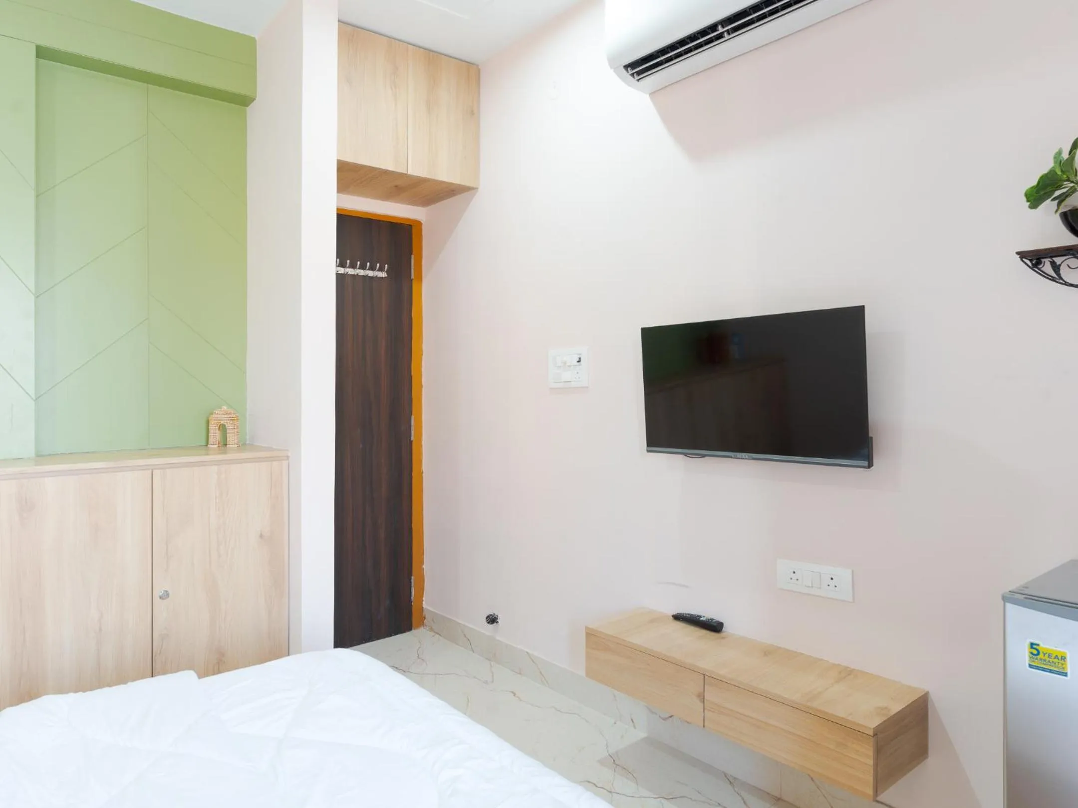 Bedroom, Bed in Thamosa Stays