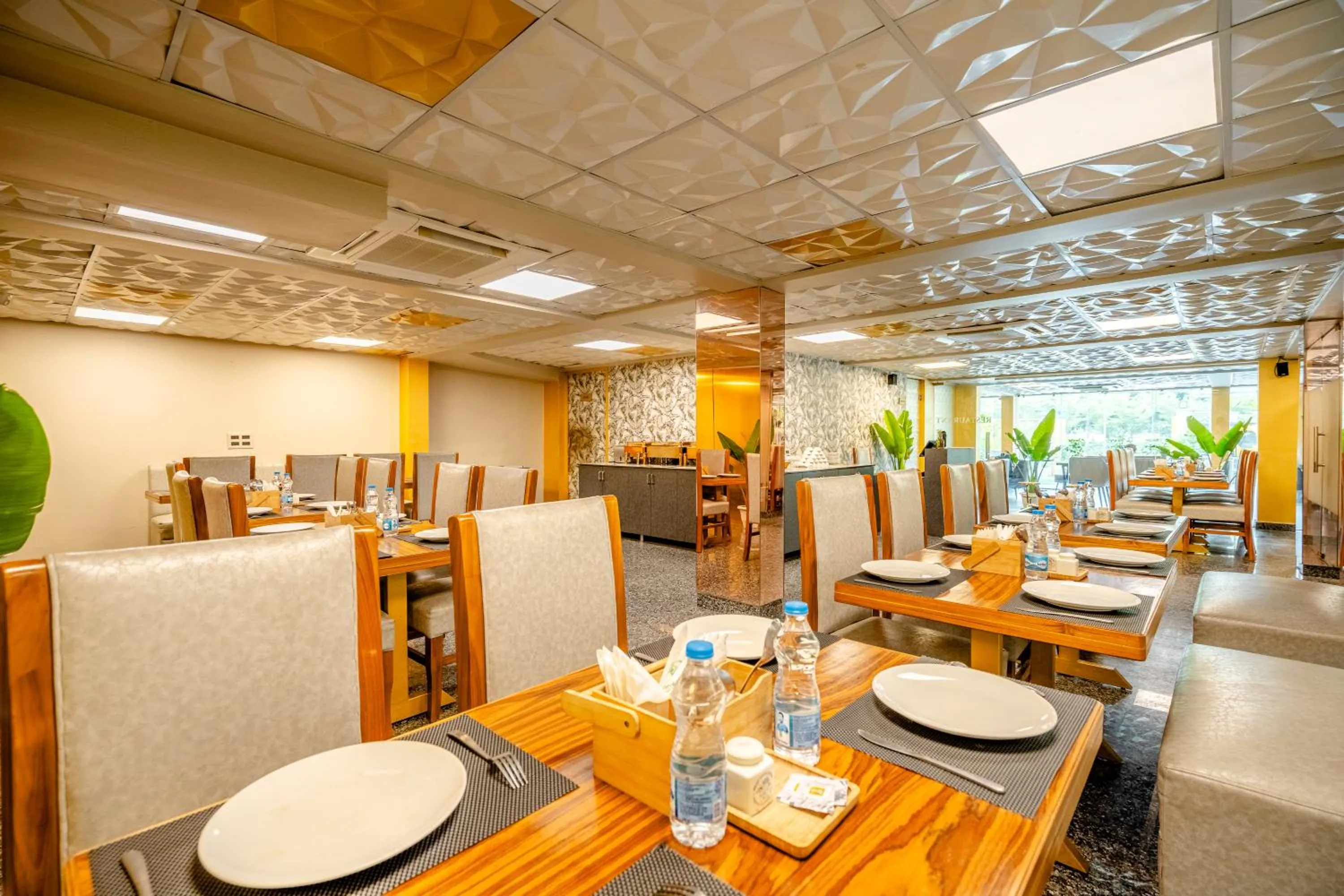 Restaurant/places to eat in Lime Tree Hotel - Near Medanta Hospital