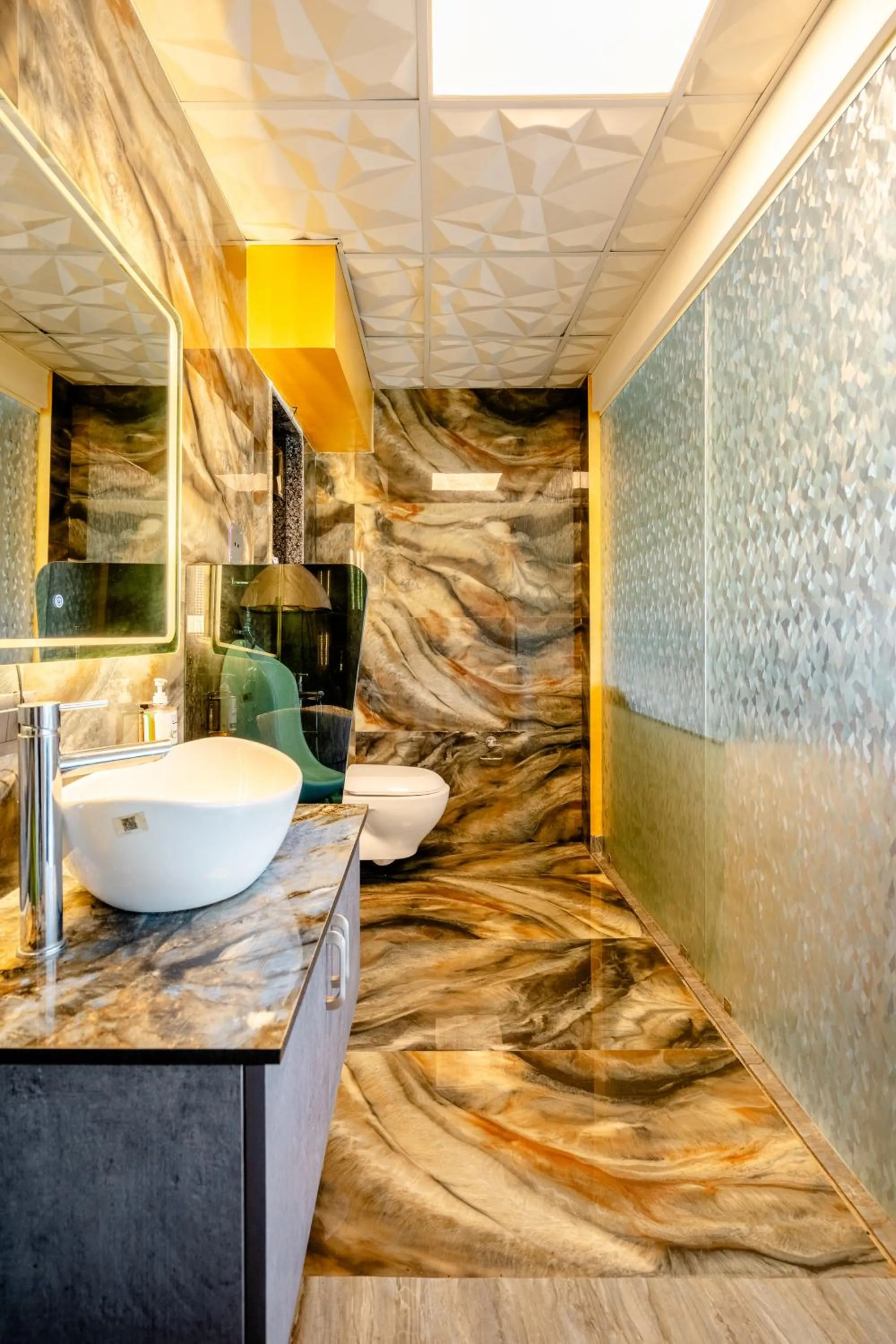 Bathroom in Lime Tree Hotel - Near Medanta Hospital