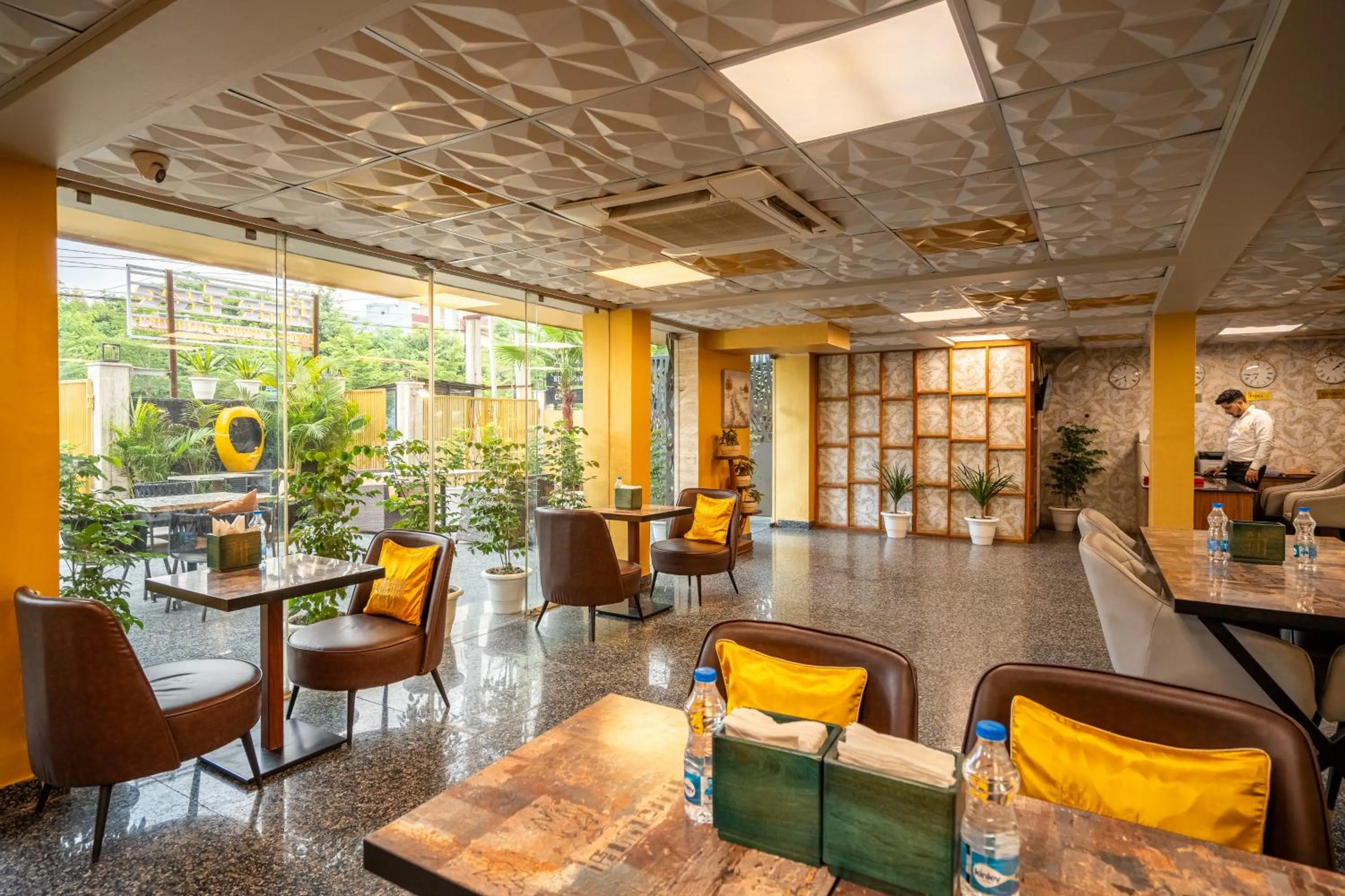 Restaurant/places to eat in Lime Tree Hotel - Near Medanta Hospital