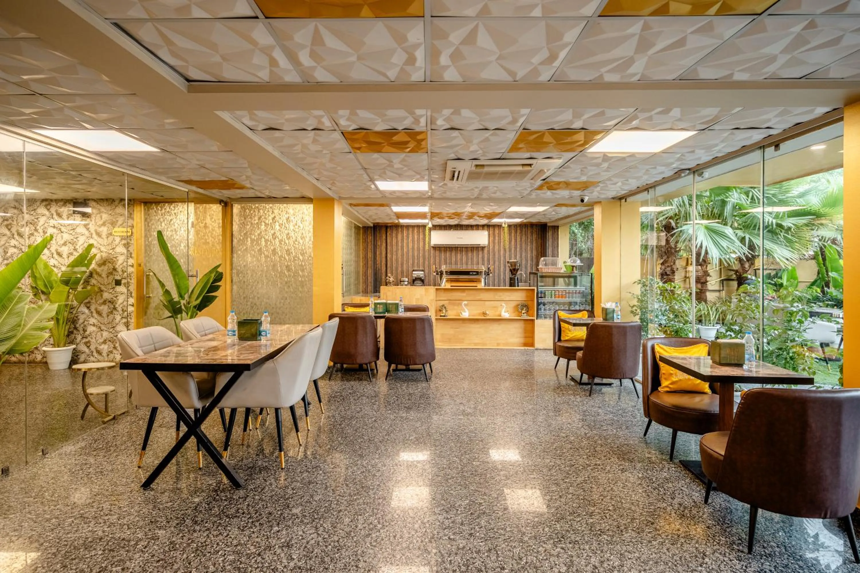 Restaurant/places to eat in Lime Tree Hotel - Near Medanta Hospital