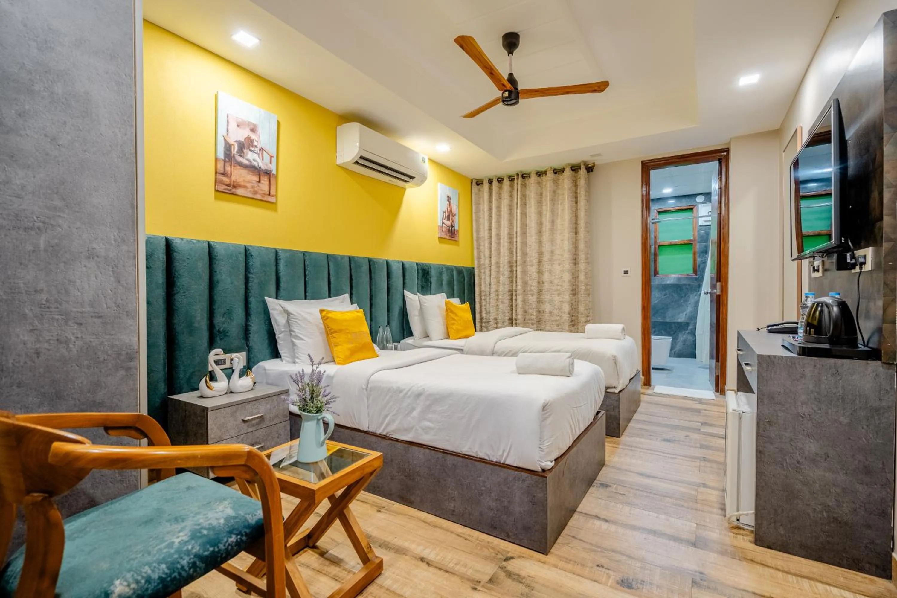 Bed in Lime Tree Hotel - Near Medanta Hospital