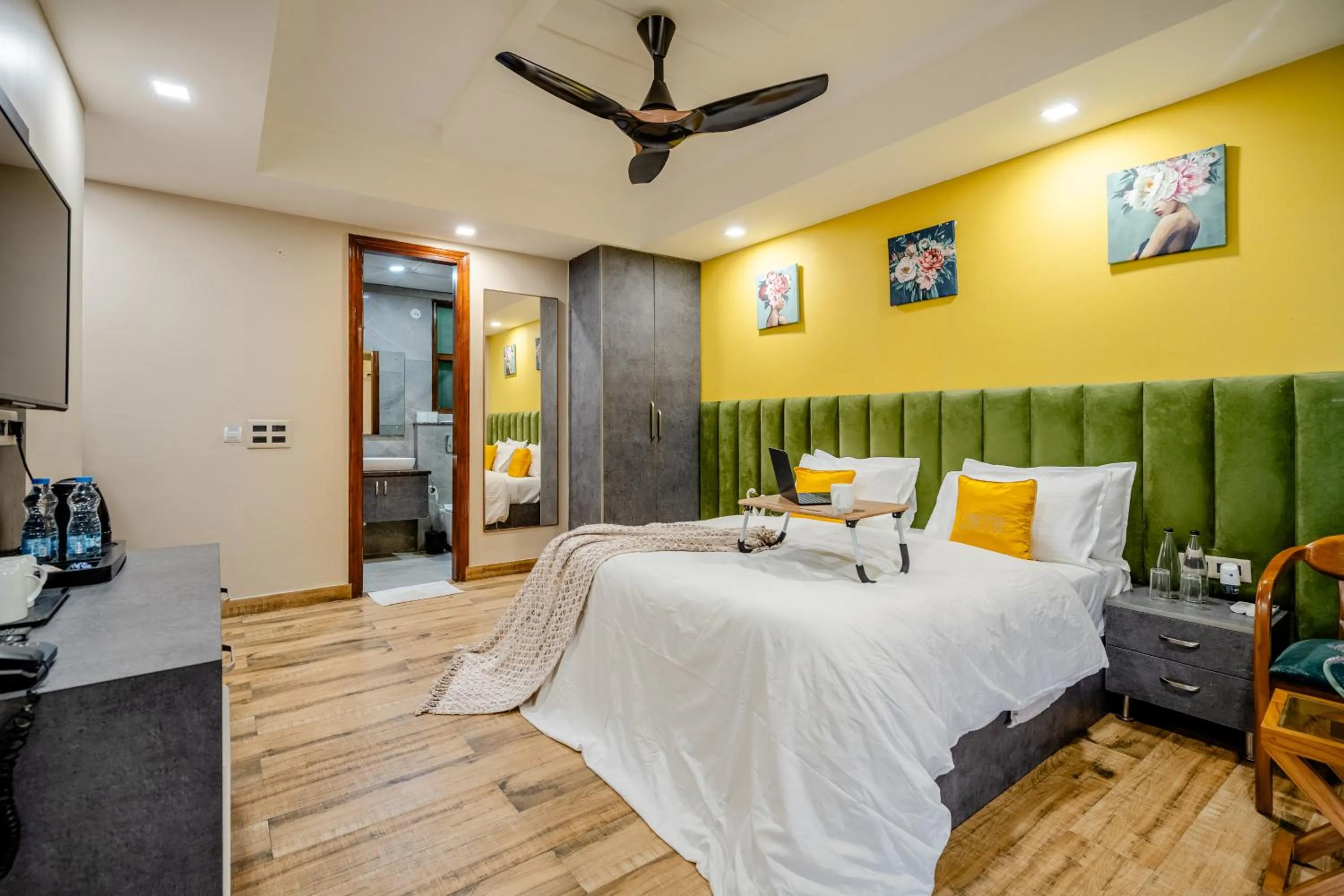 Bed in Lime Tree Hotel - Near Medanta Hospital