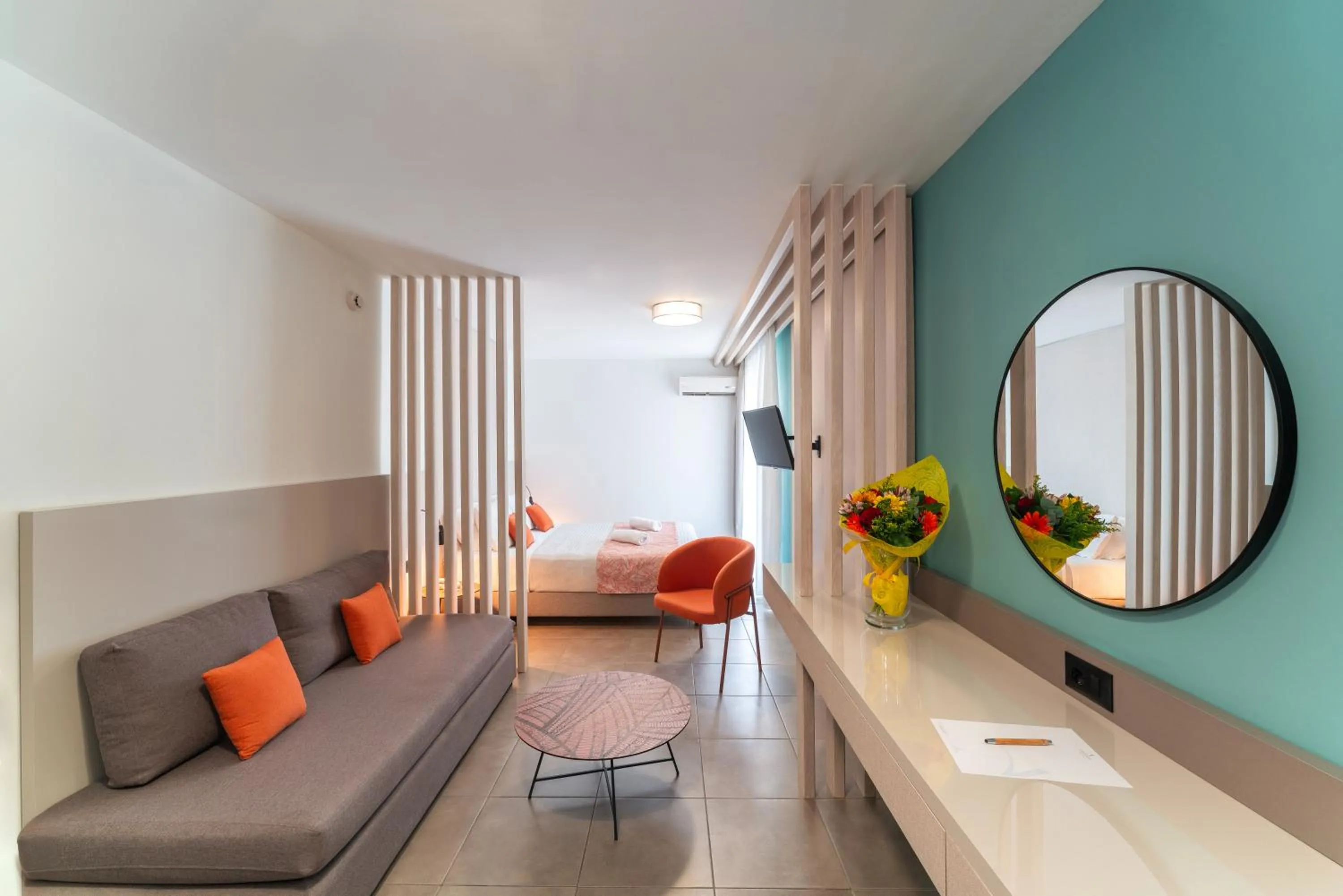 Living room in Amphitryon City Hotel