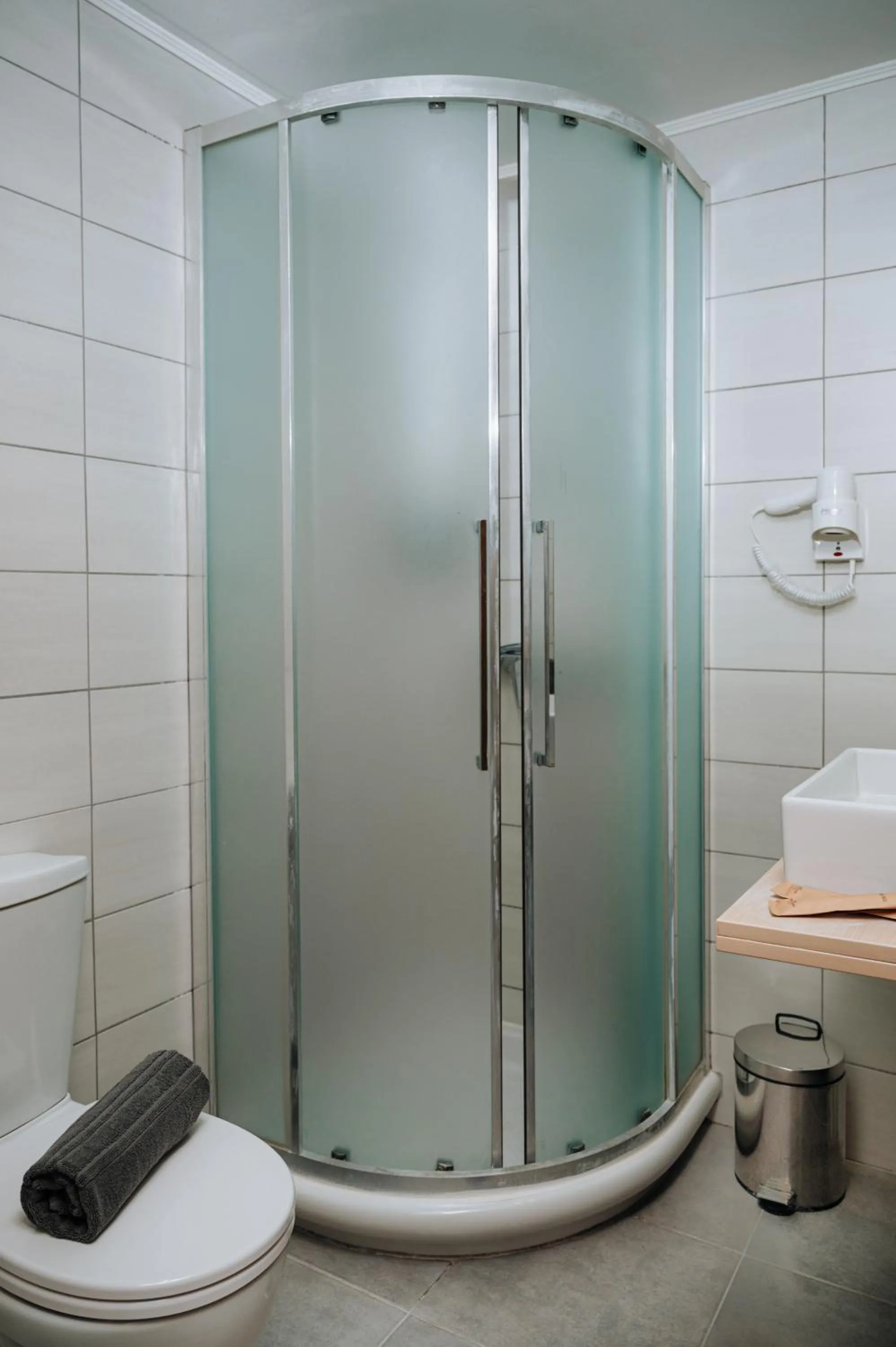 Bathroom in Amphitryon City Hotel