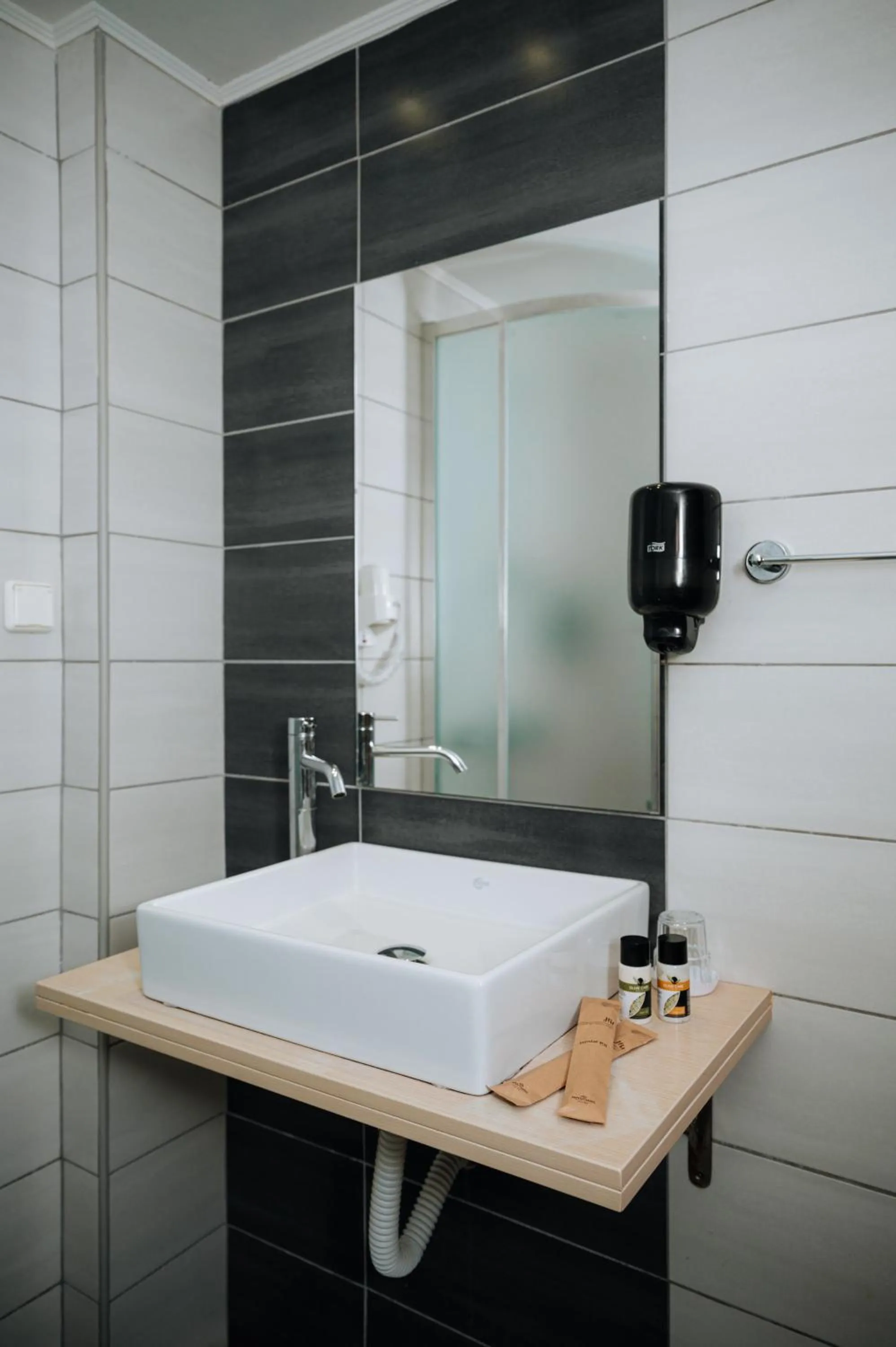 Bathroom in Amphitryon City Hotel