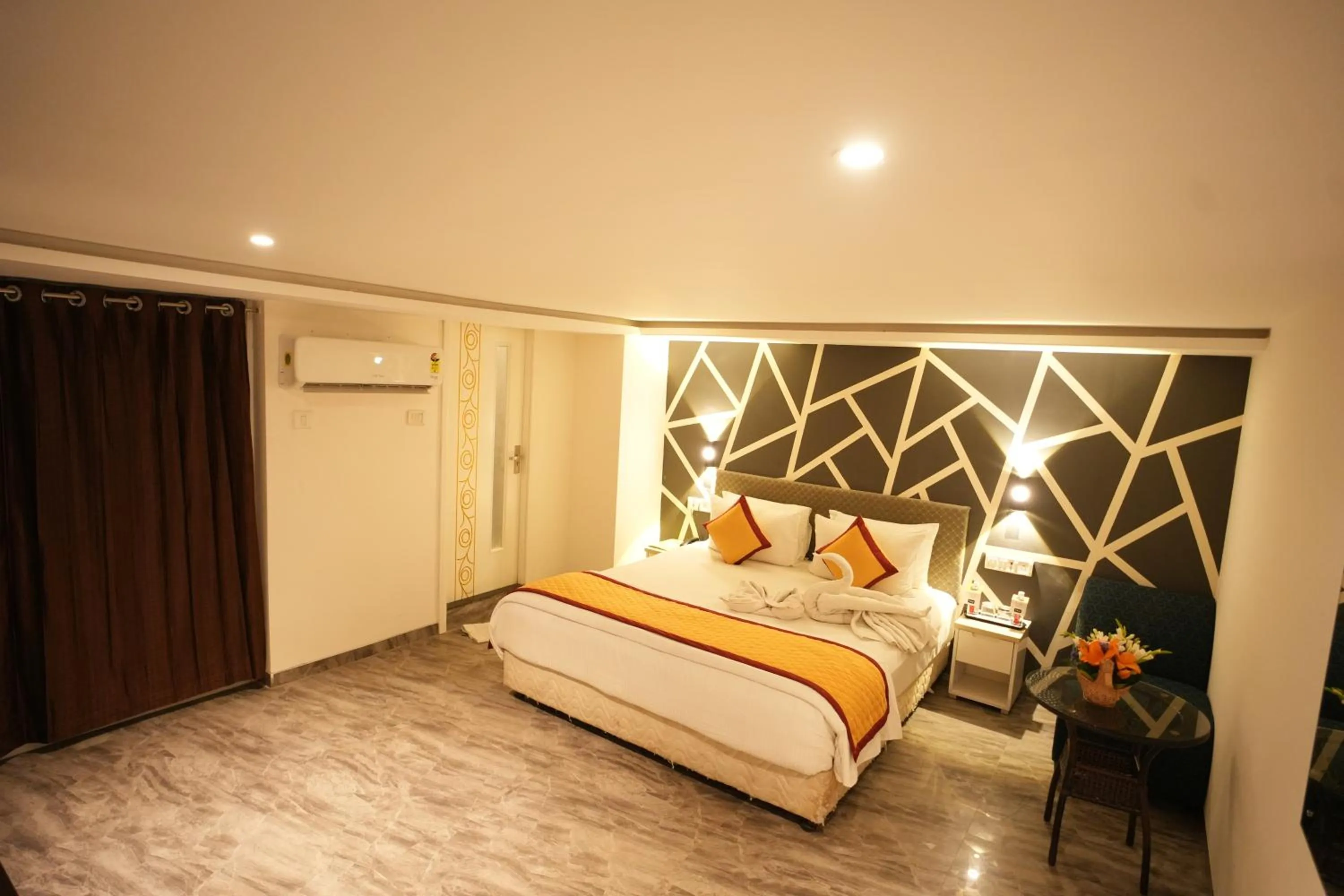Deluxe Double Room - single occupancy in Citrus Classic Mambakkam Chennai