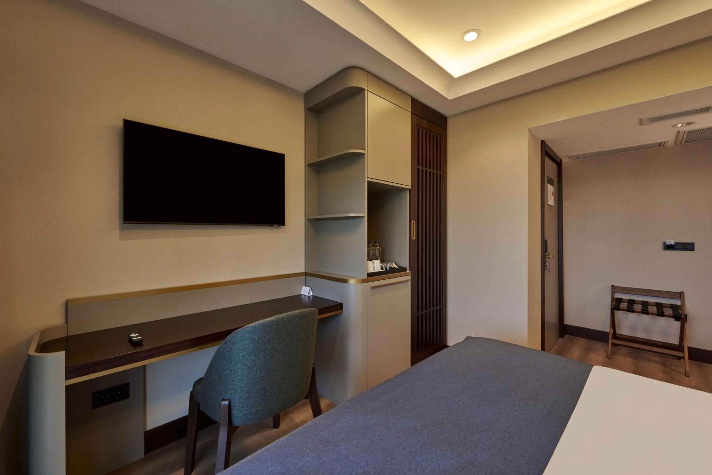 TV and multimedia, Bed in Çırağan Hotel Bosphorus