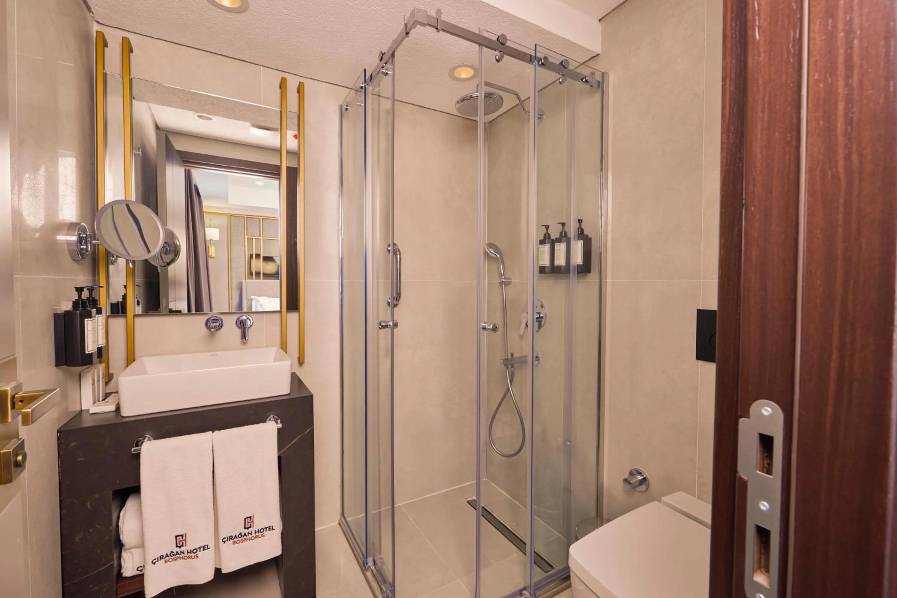 Toilet in Çırağan Hotel Bosphorus