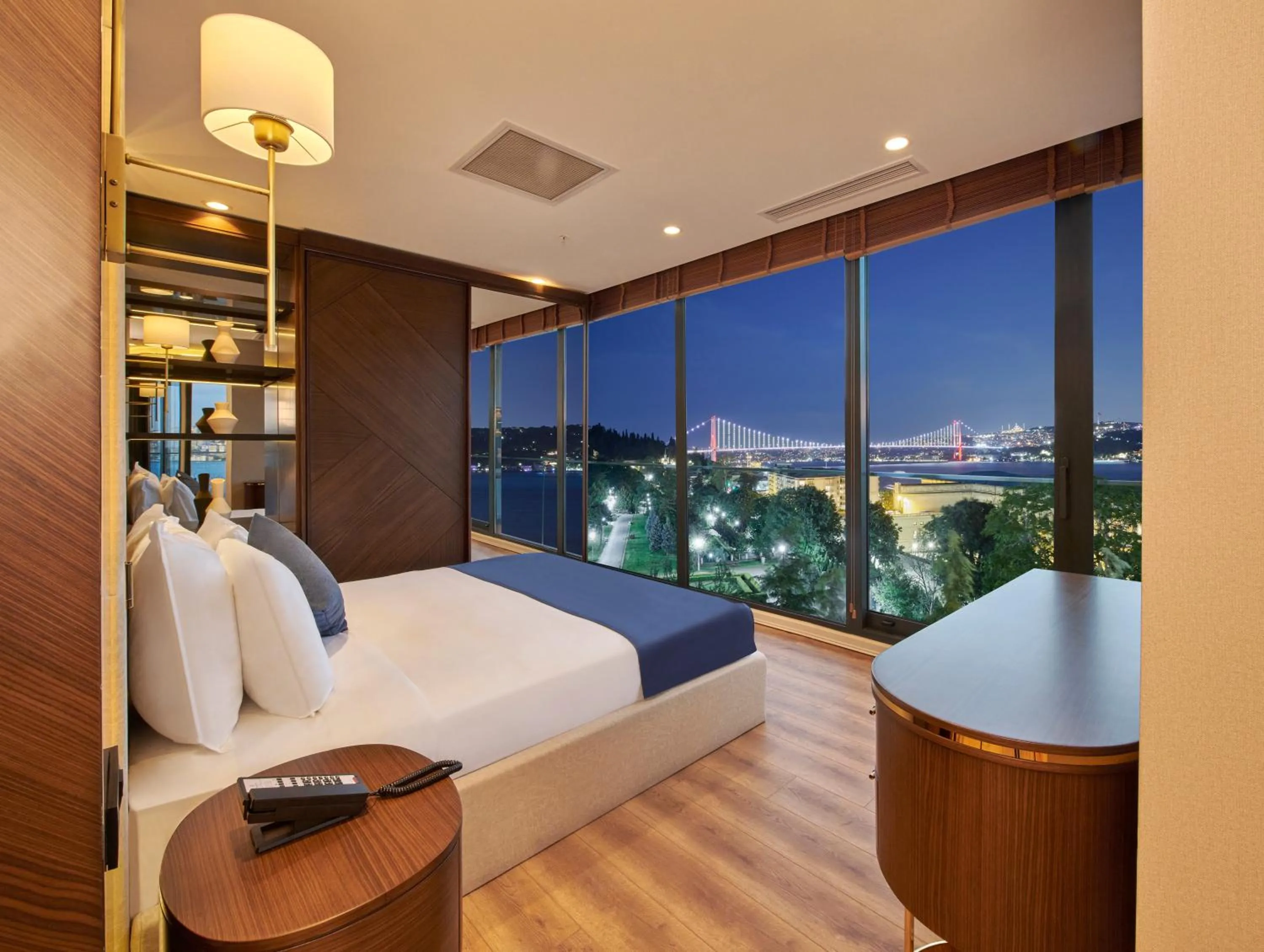 Bed in Çırağan Hotel Bosphorus