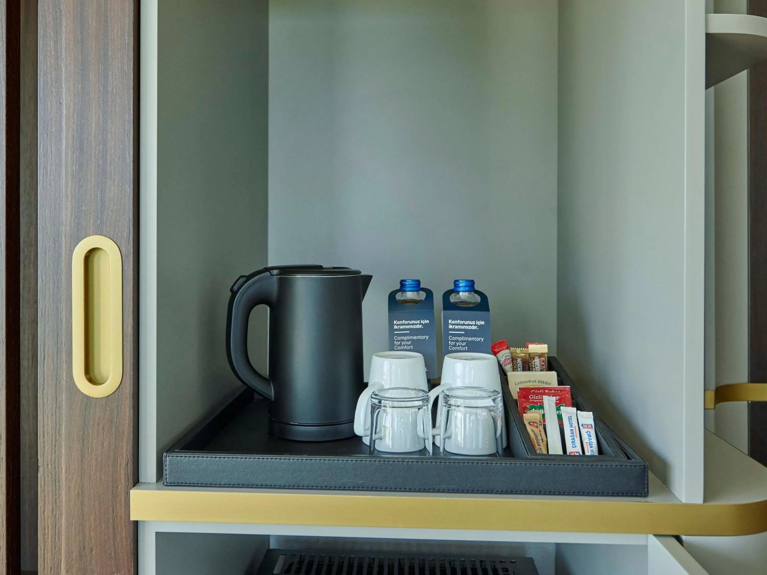 Coffee/tea facilities in Çırağan Hotel Bosphorus