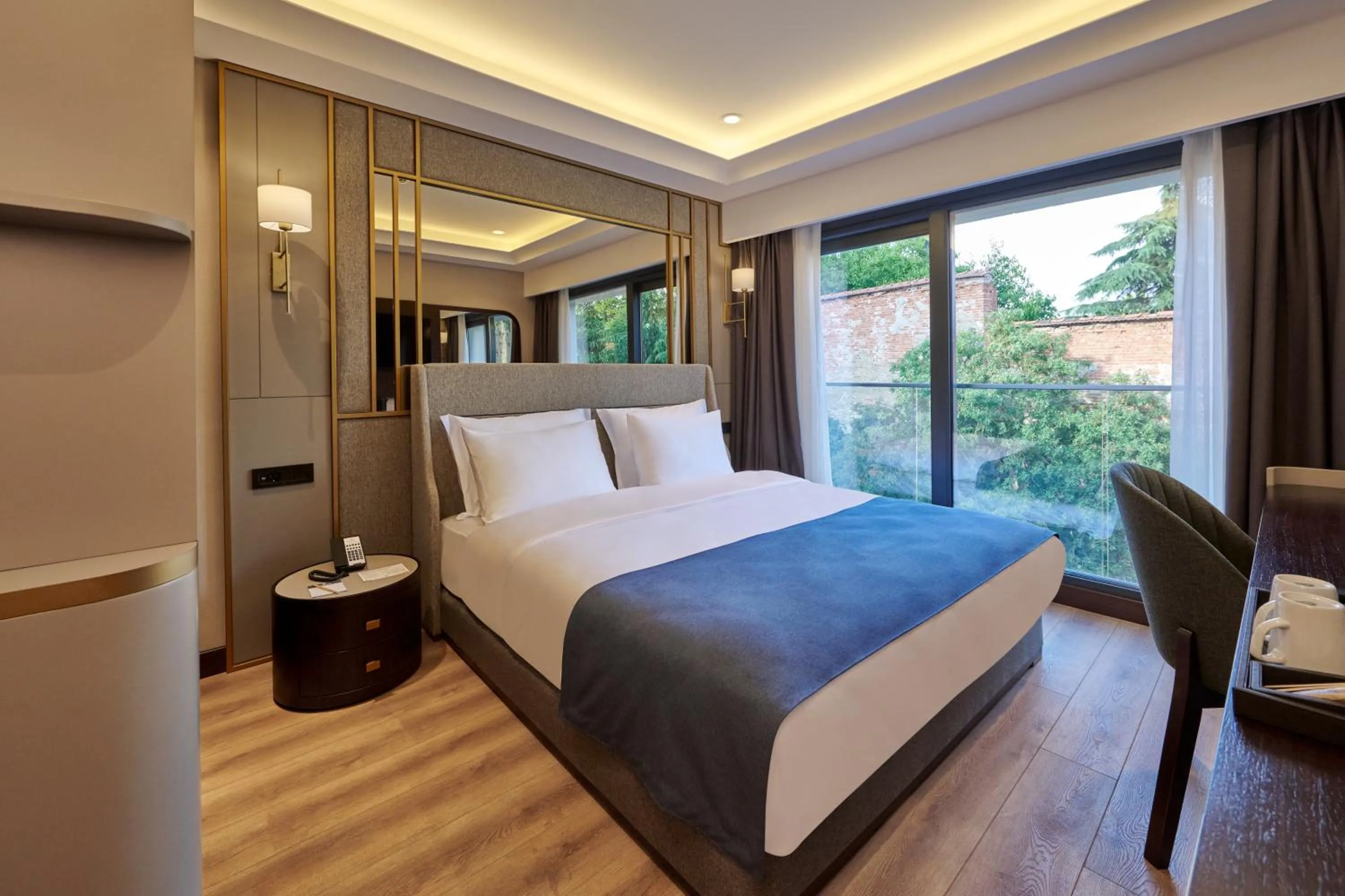 Photo of the whole room, Bed in Çırağan Hotel Bosphorus