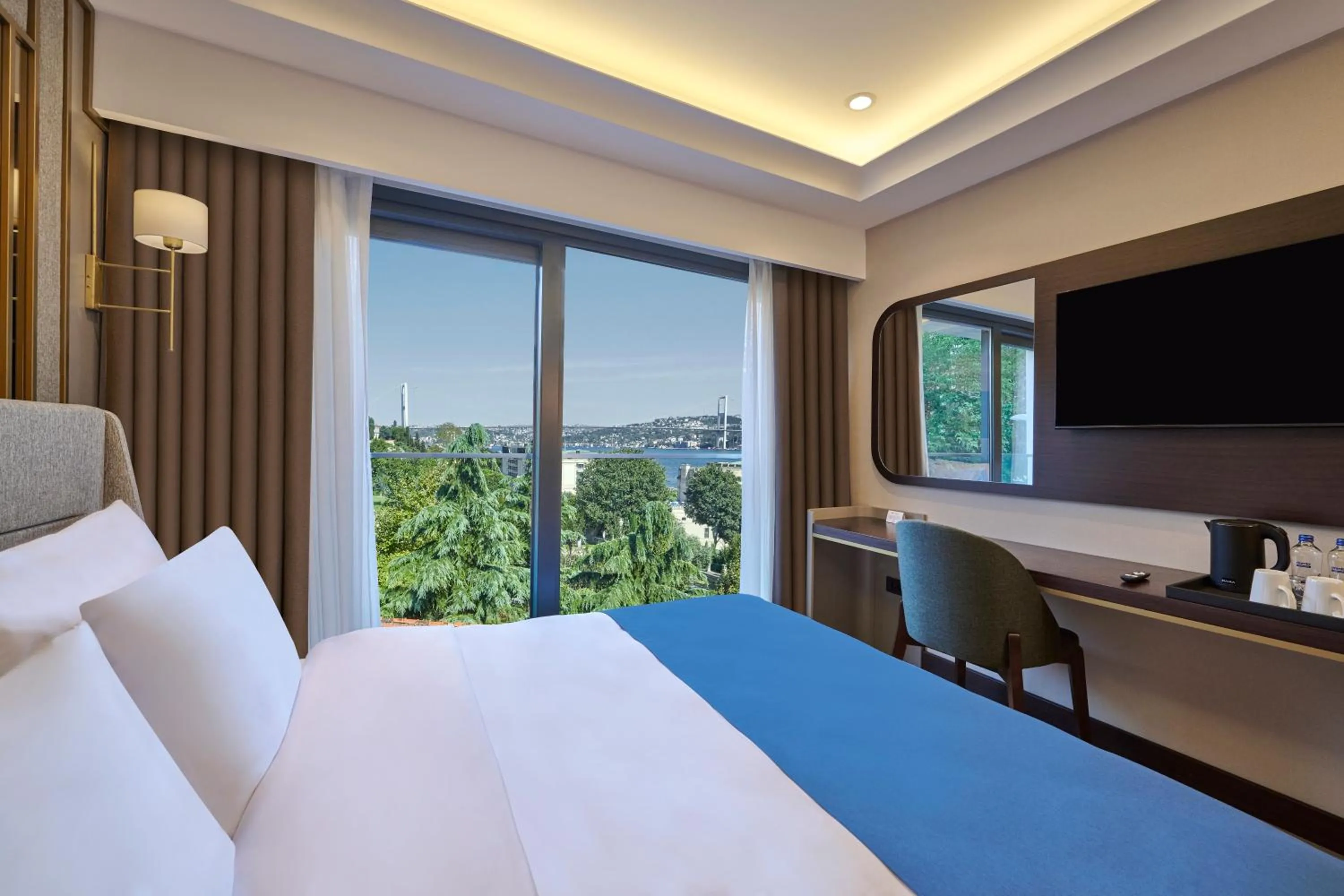 TV and multimedia, Bed in Çırağan Hotel Bosphorus