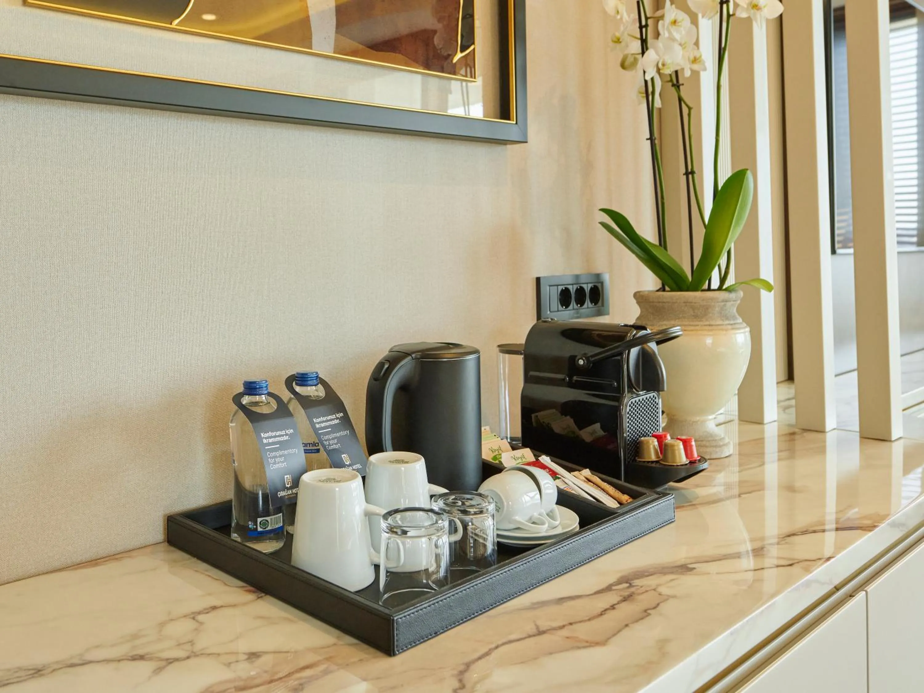 Coffee/tea facilities in Çırağan Hotel Bosphorus