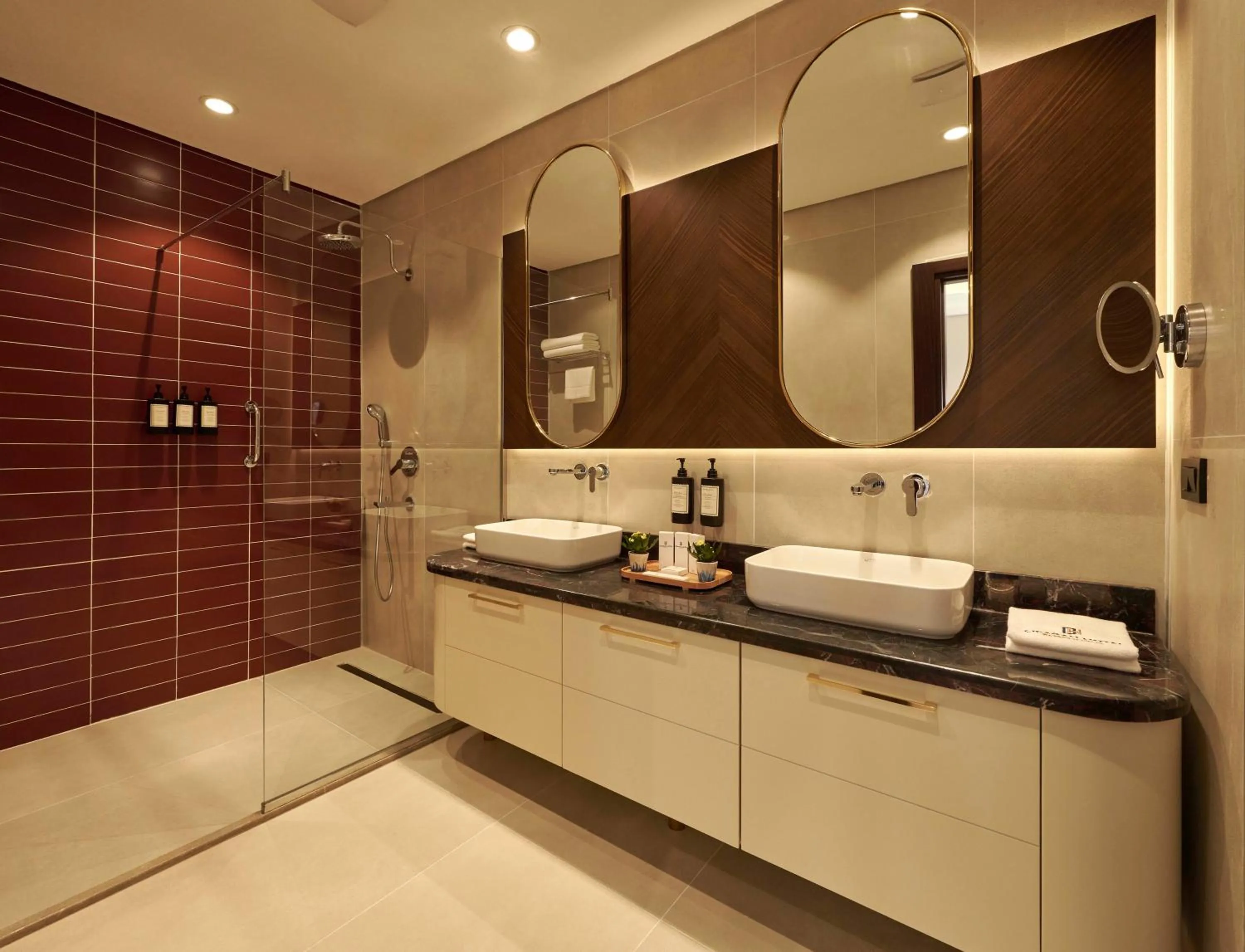 Shower in Çırağan Hotel Bosphorus