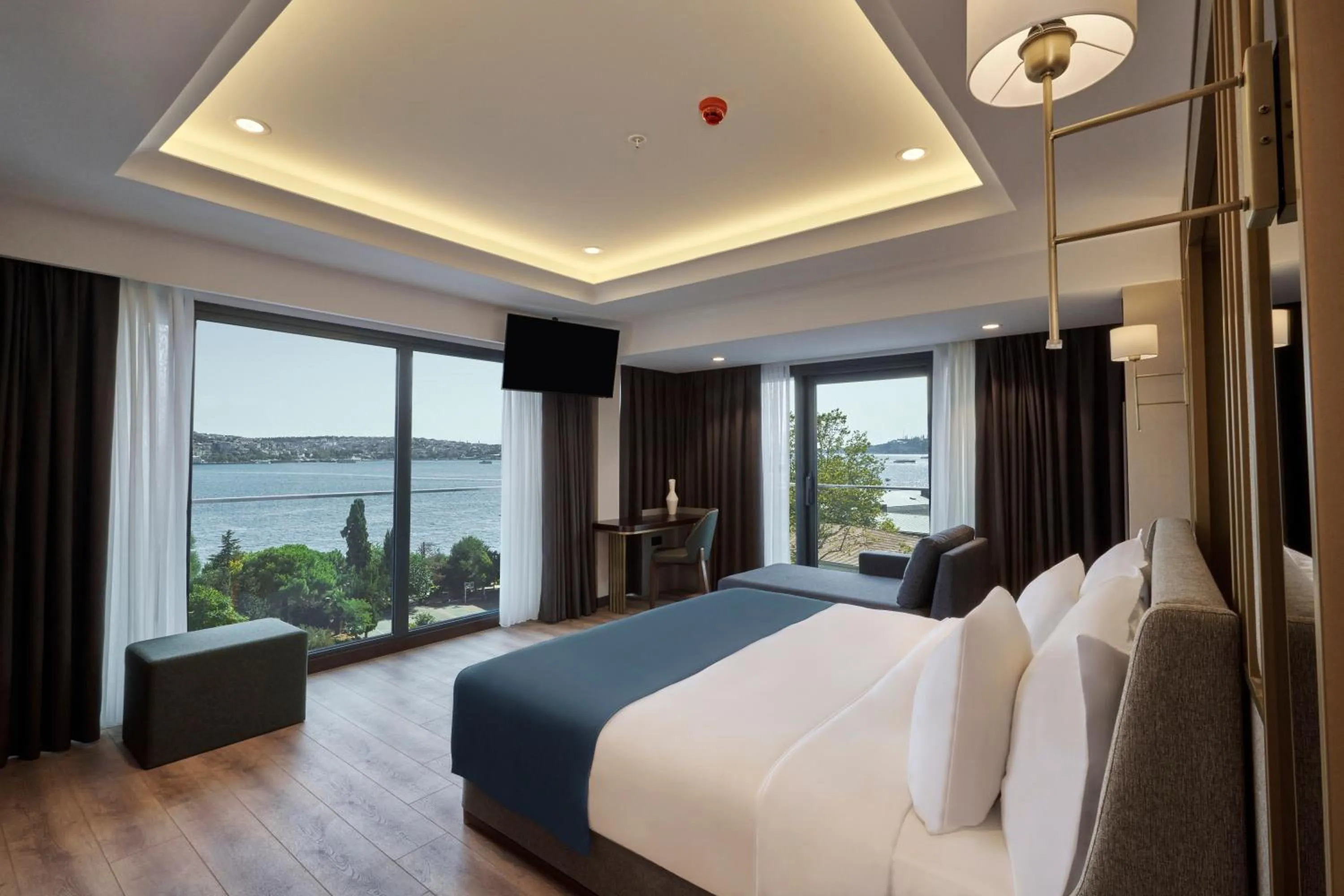 Bed in Çırağan Hotel Bosphorus
