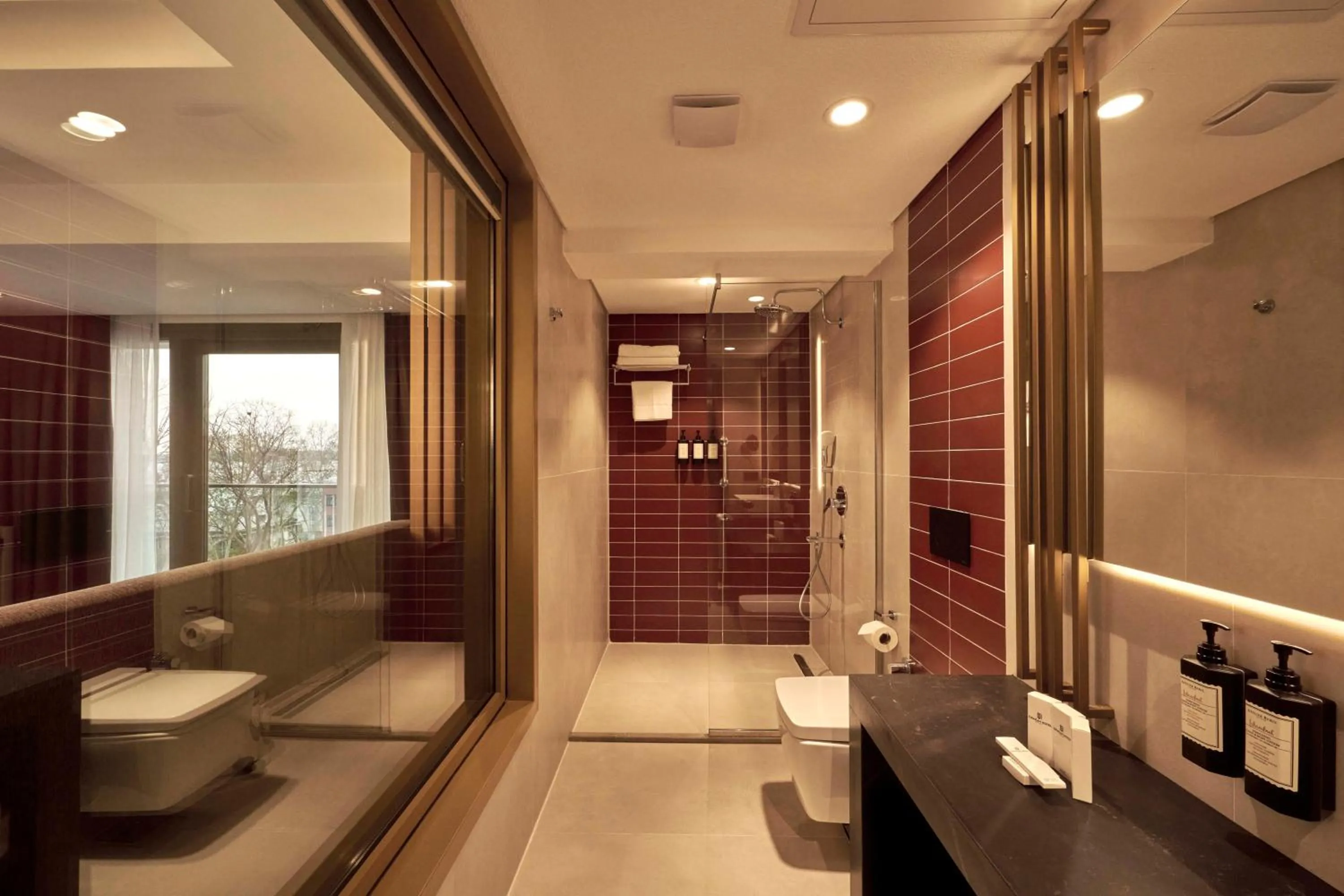 Shower in Çırağan Hotel Bosphorus