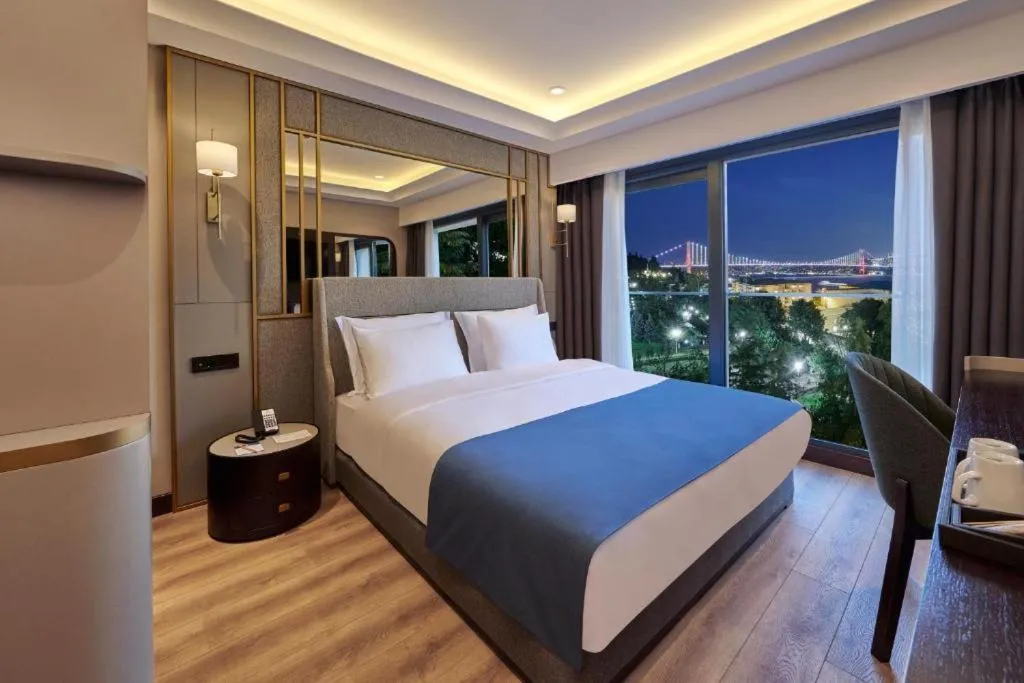 Bed in Çırağan Hotel Bosphorus